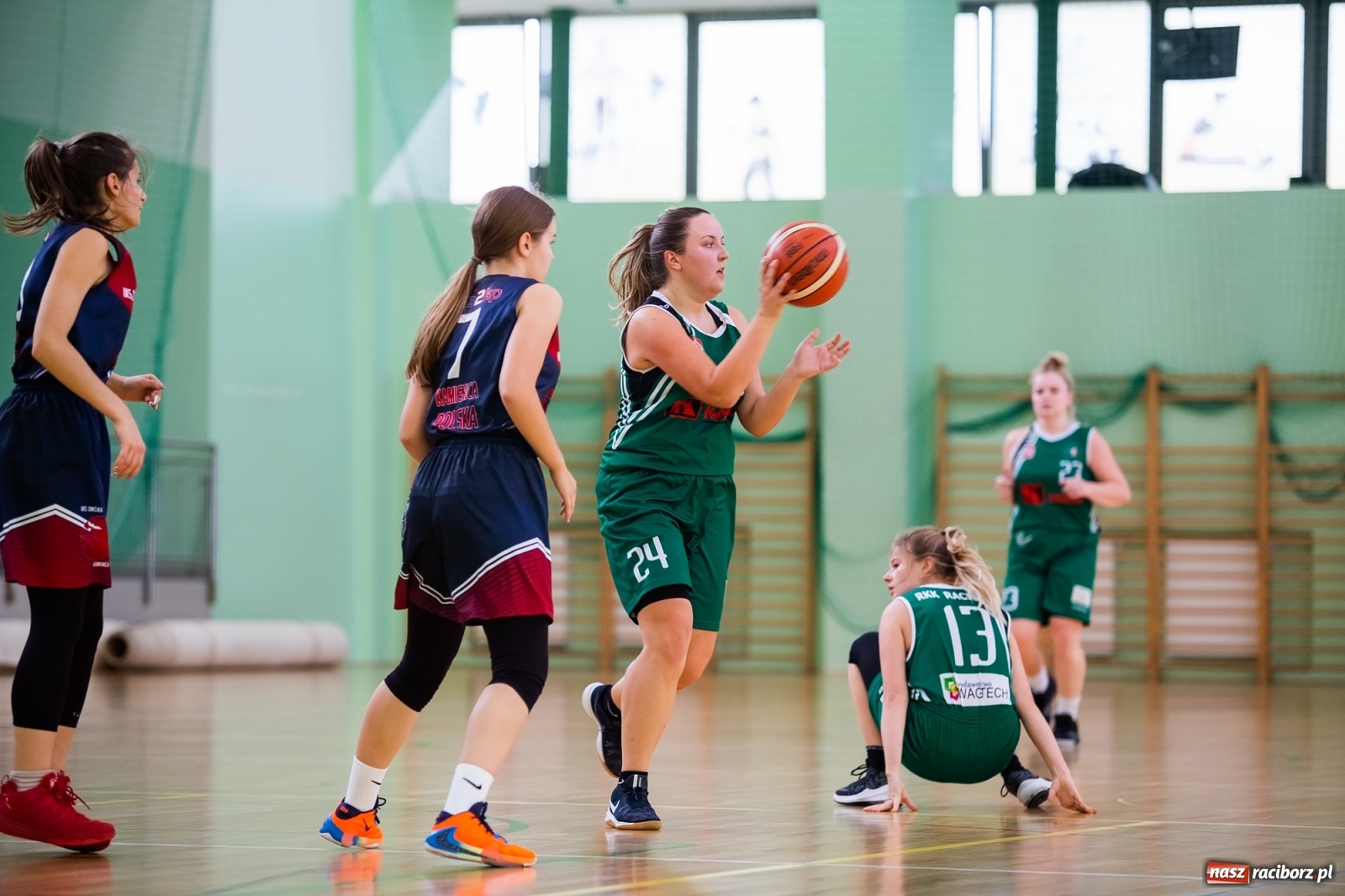 Zdjęcie w galerii na portalu naszraciborz.pl: Koszykówka. Kamienica Polska poległa w Raciborzu wiadomości z regionu
