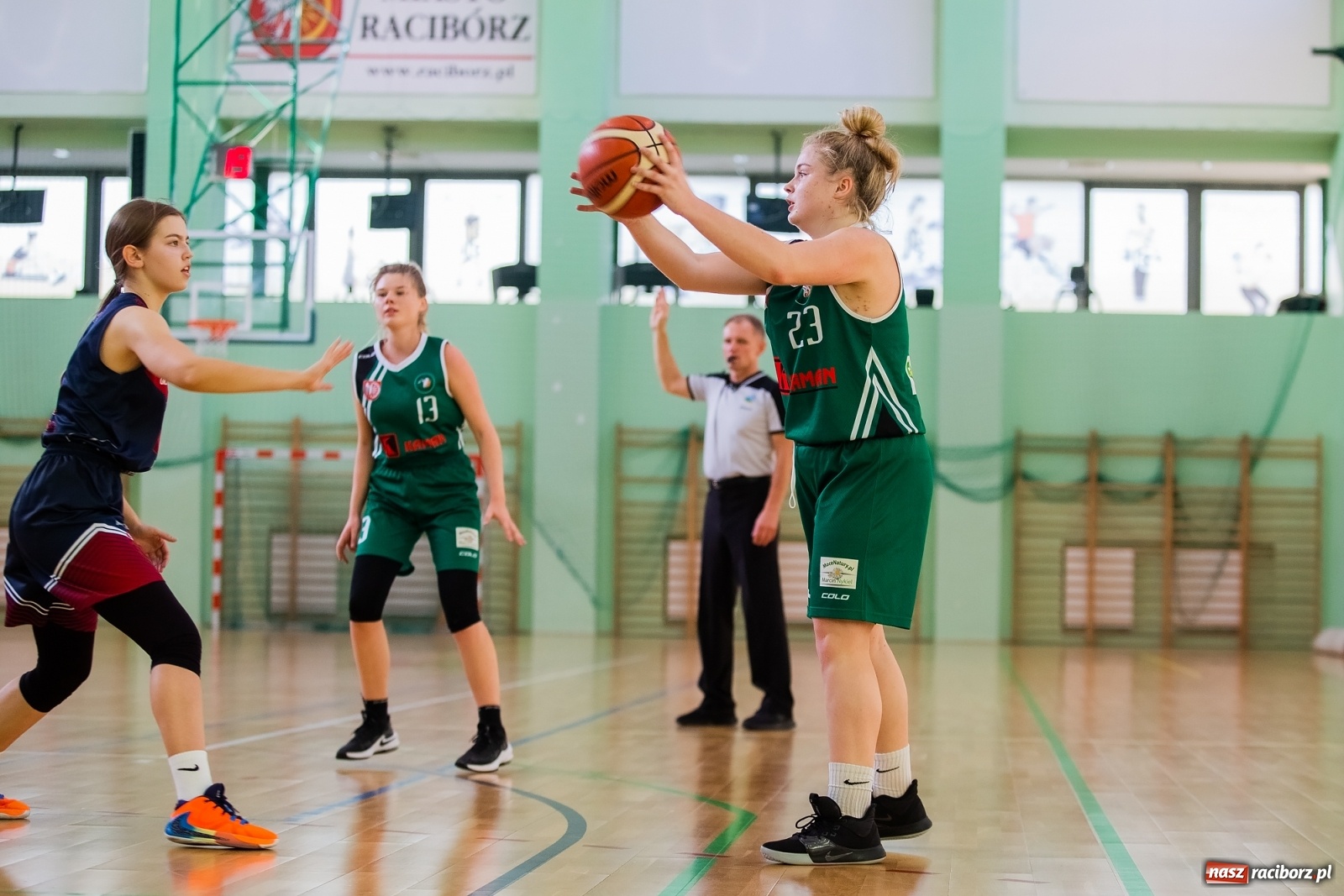 Zdjęcie w galerii na portalu naszraciborz.pl: Koszykówka. Kamienica Polska poległa w Raciborzu wiadomości z regionu