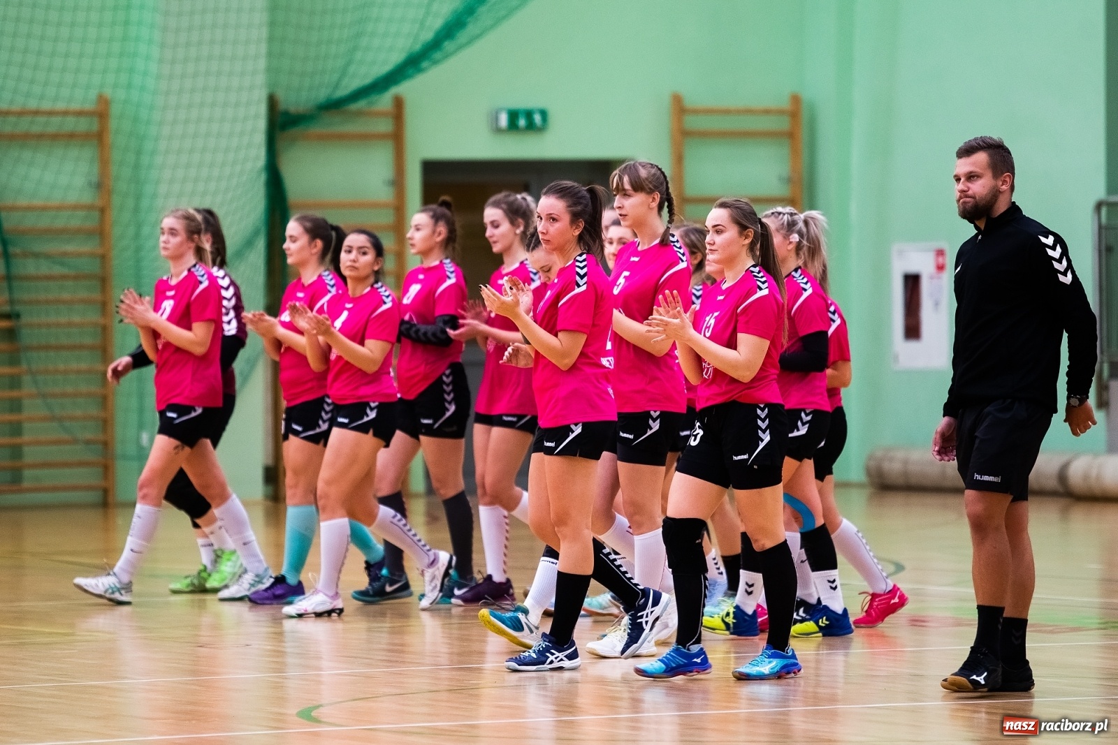 Zdjęcie w galerii na portalu naszraciborz.pl: Szczypiornistki Pietrowic lepsze od Michałkowic wiadomości z regionu