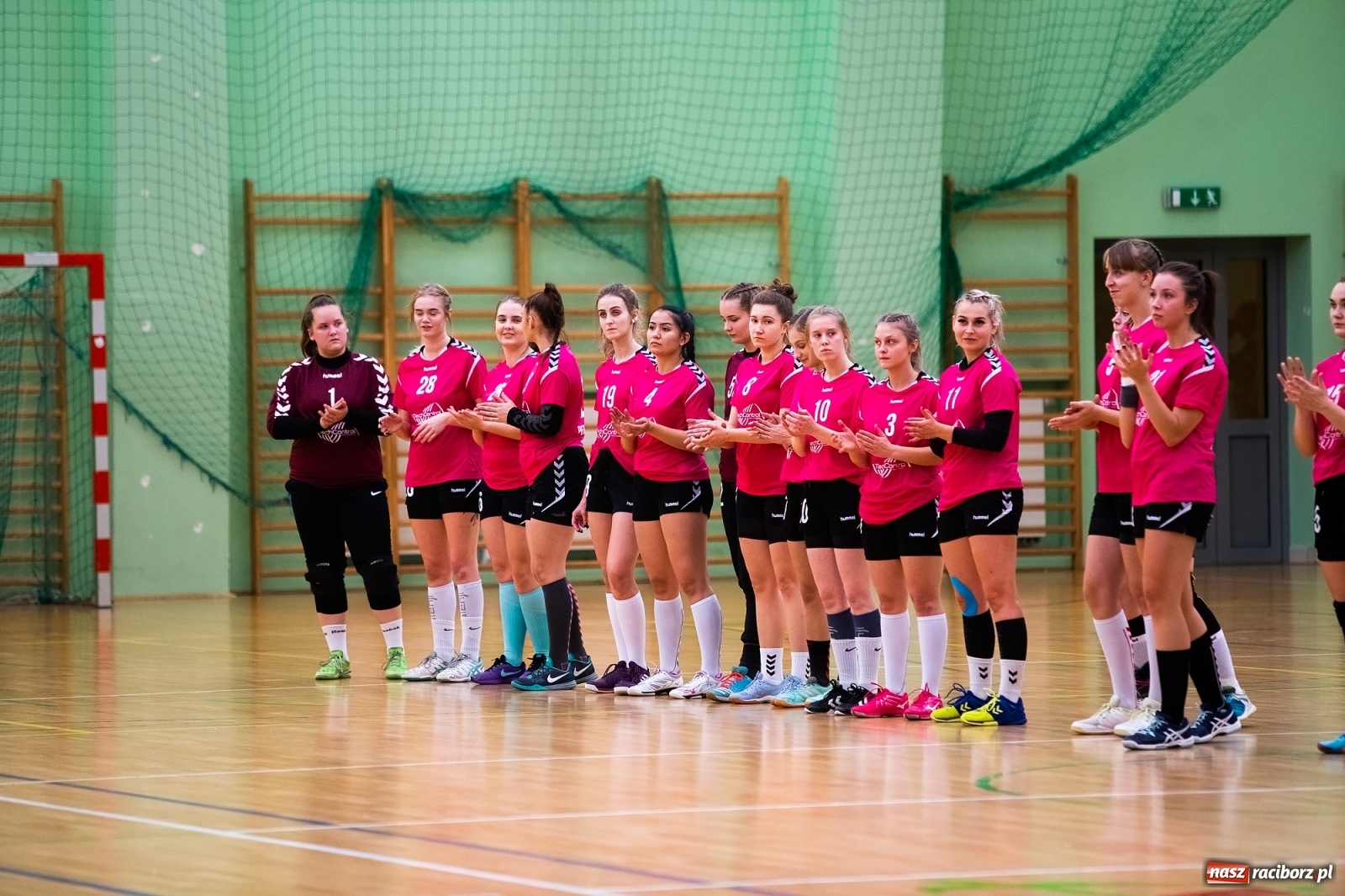 Zdjęcie w galerii na portalu naszraciborz.pl: Szczypiornistki Pietrowic lepsze od Michałkowic wiadomości z regionu