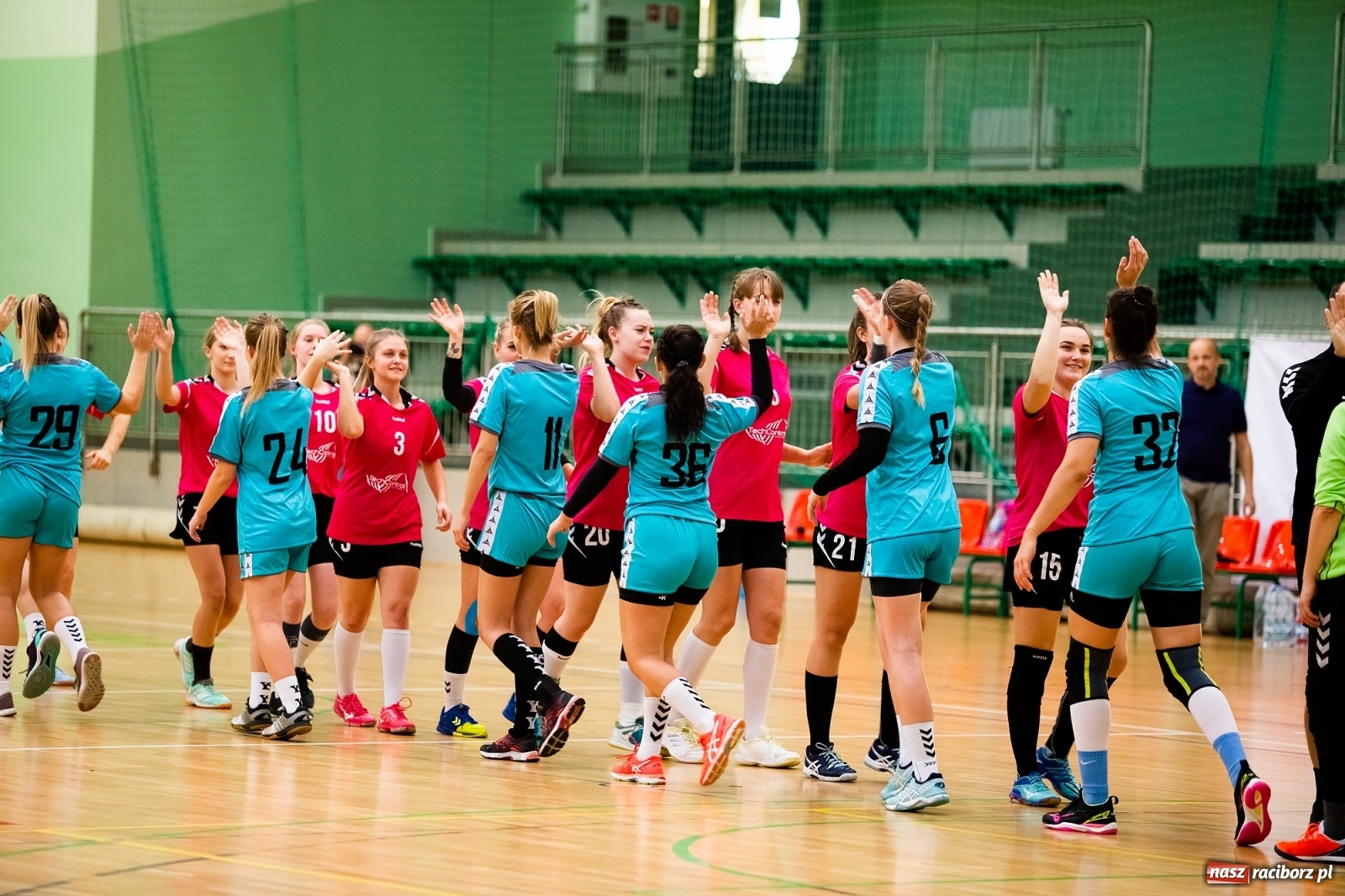 Zdjęcie w galerii na portalu naszraciborz.pl: Szczypiornistki Pietrowic lepsze od Michałkowic wiadomości z regionu