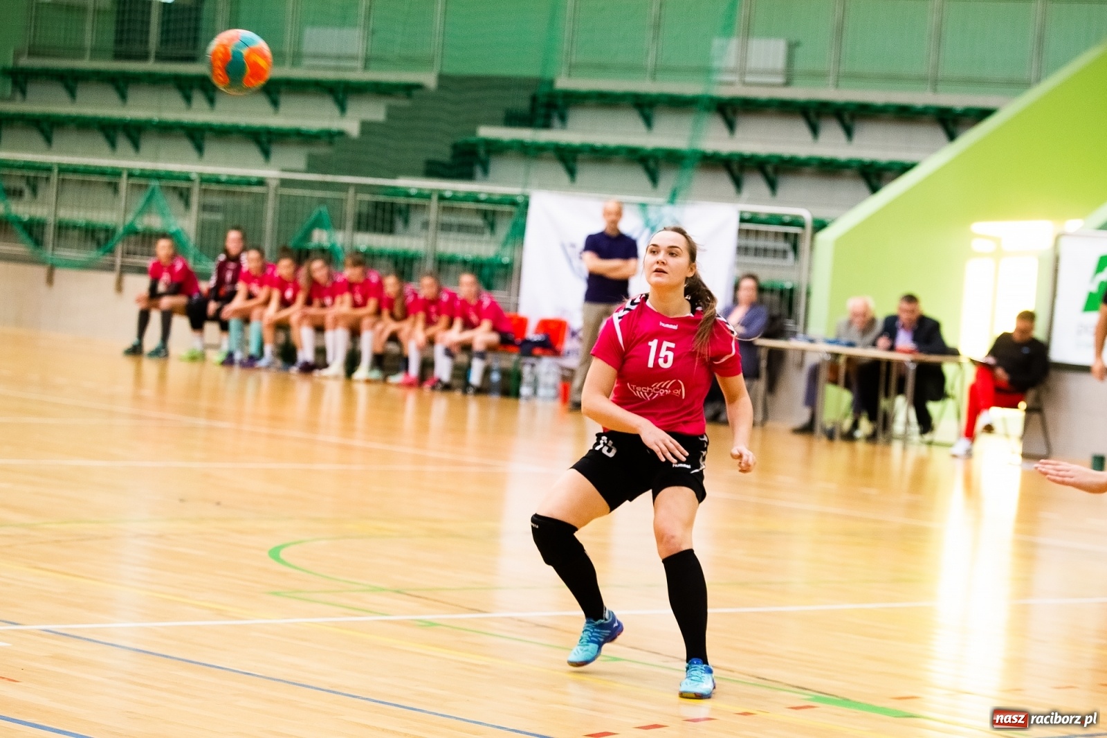 Zdjęcie w galerii na portalu naszraciborz.pl: Szczypiornistki Pietrowic lepsze od Michałkowic wiadomości z regionu