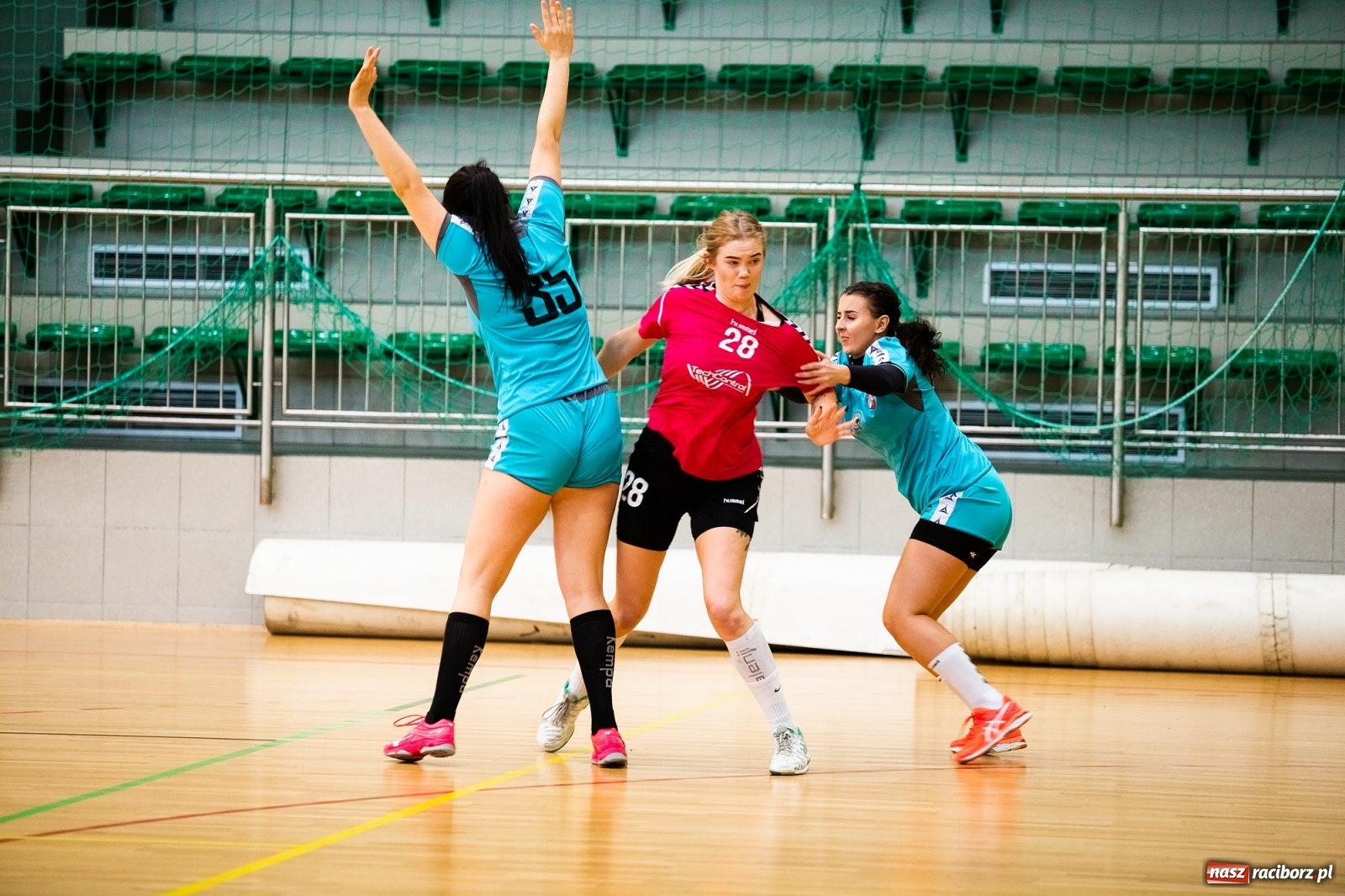 Zdjęcie w galerii na portalu naszraciborz.pl: Szczypiornistki Pietrowic lepsze od Michałkowic wiadomości z regionu