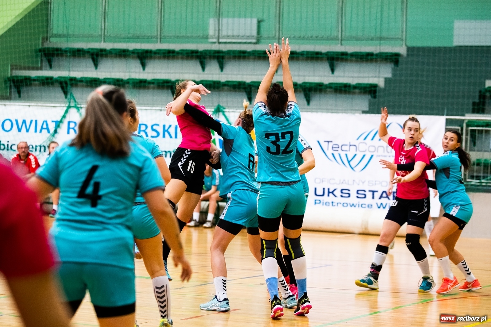 Zdjęcie w galerii na portalu naszraciborz.pl: Szczypiornistki Pietrowic lepsze od Michałkowic wiadomości z regionu