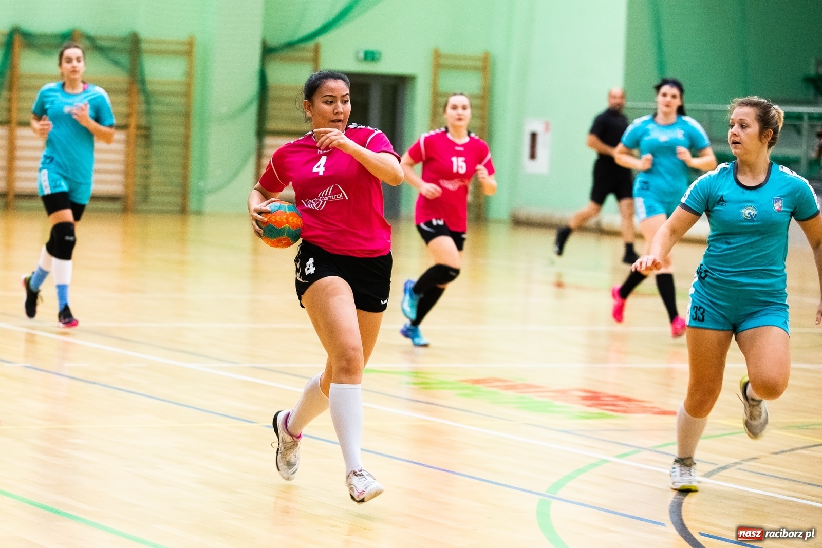 Zdjęcie w galerii na portalu naszraciborz.pl: Szczypiornistki Pietrowic lepsze od Michałkowic wiadomości z regionu