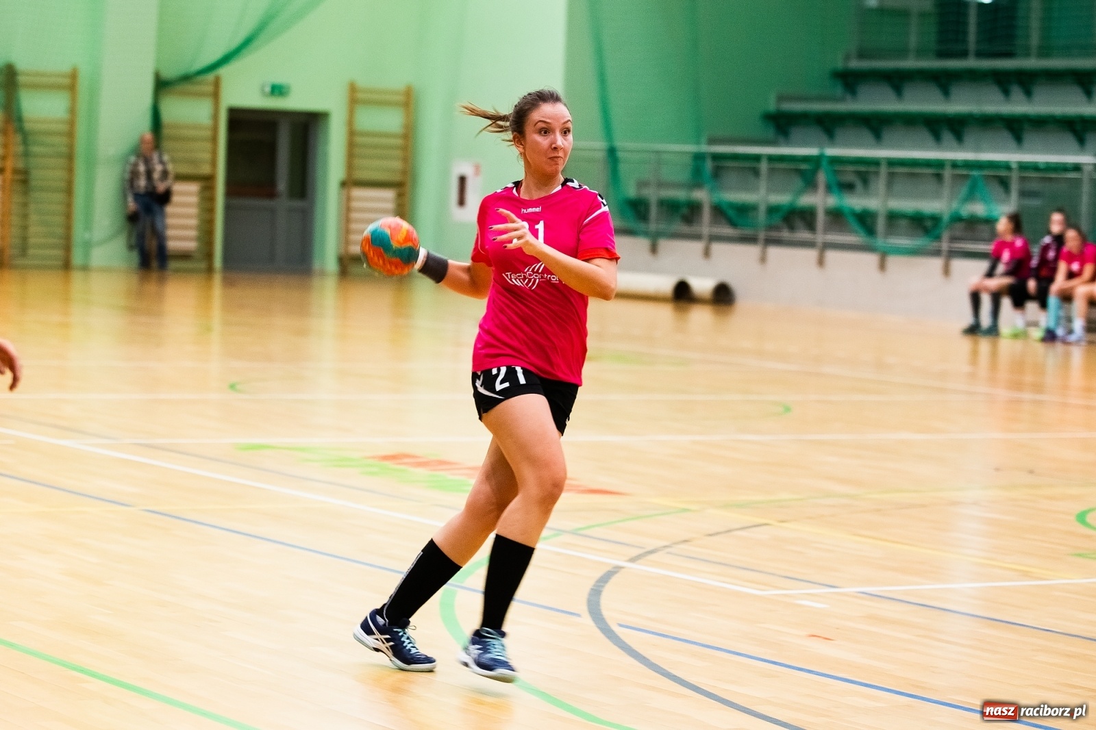 Zdjęcie w galerii na portalu naszraciborz.pl: Szczypiornistki Pietrowic lepsze od Michałkowic wiadomości z regionu