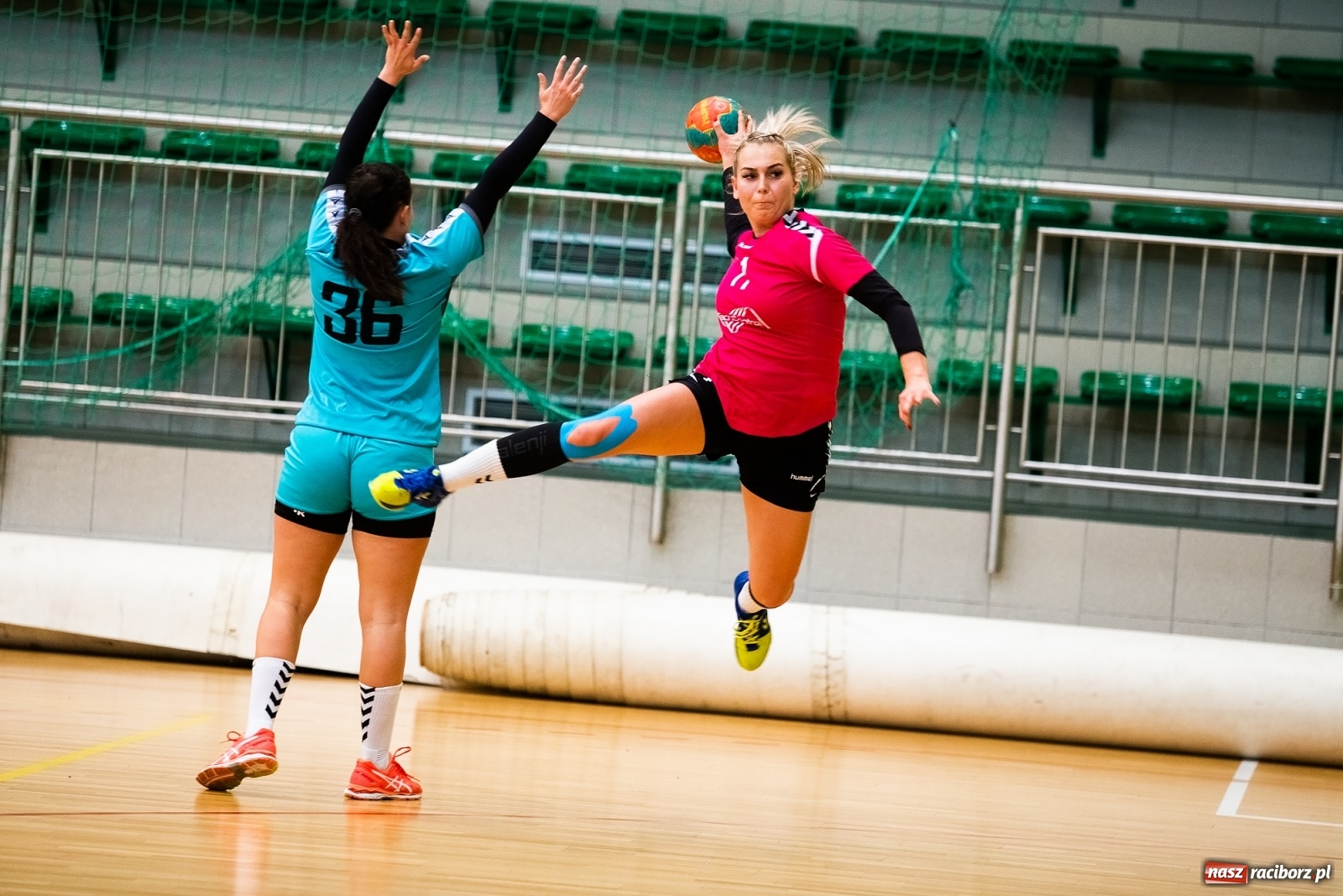 Zdjęcie w galerii na portalu naszraciborz.pl: Szczypiornistki Pietrowic lepsze od Michałkowic wiadomości z regionu