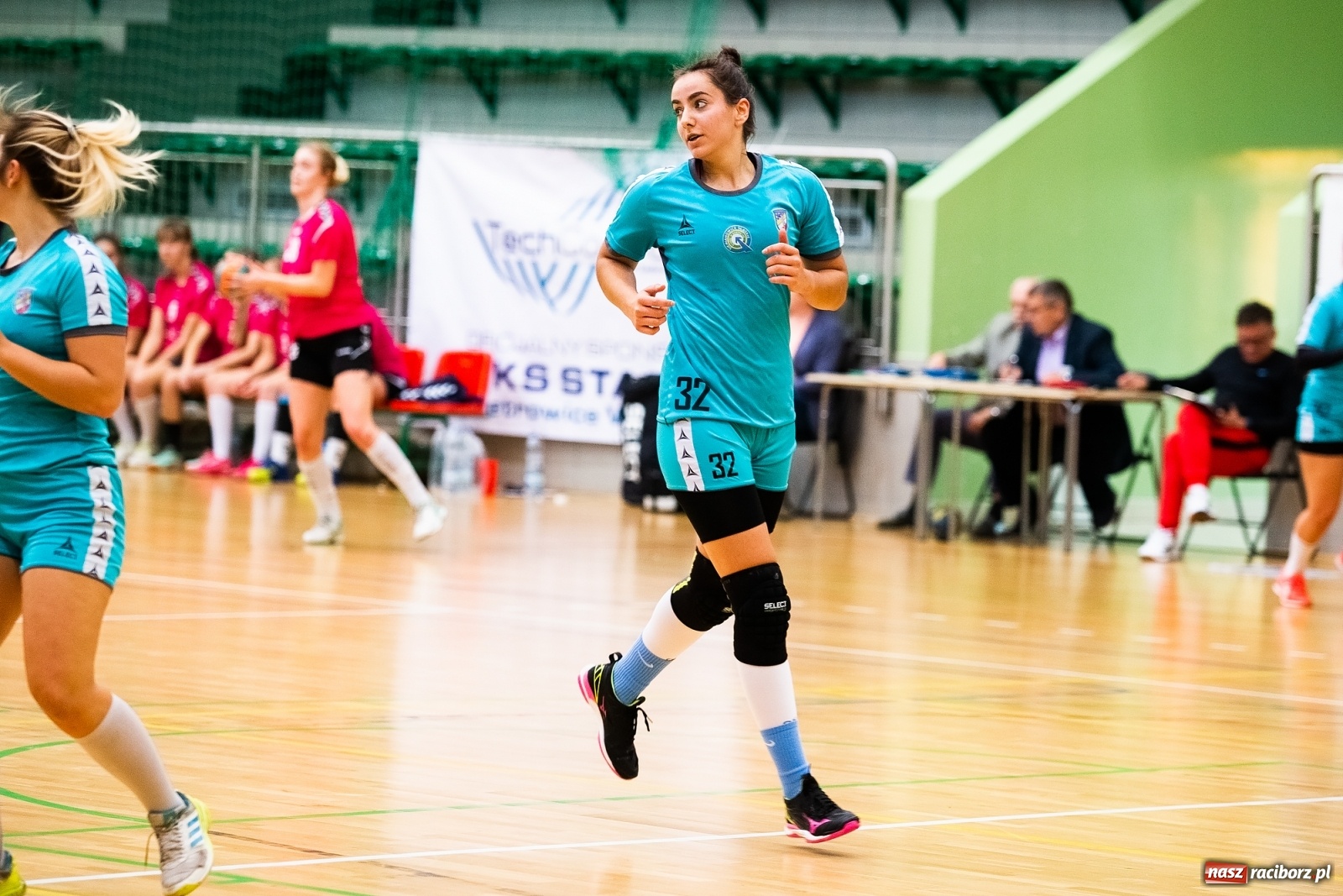 Zdjęcie w galerii na portalu naszraciborz.pl: Szczypiornistki Pietrowic lepsze od Michałkowic wiadomości z regionu