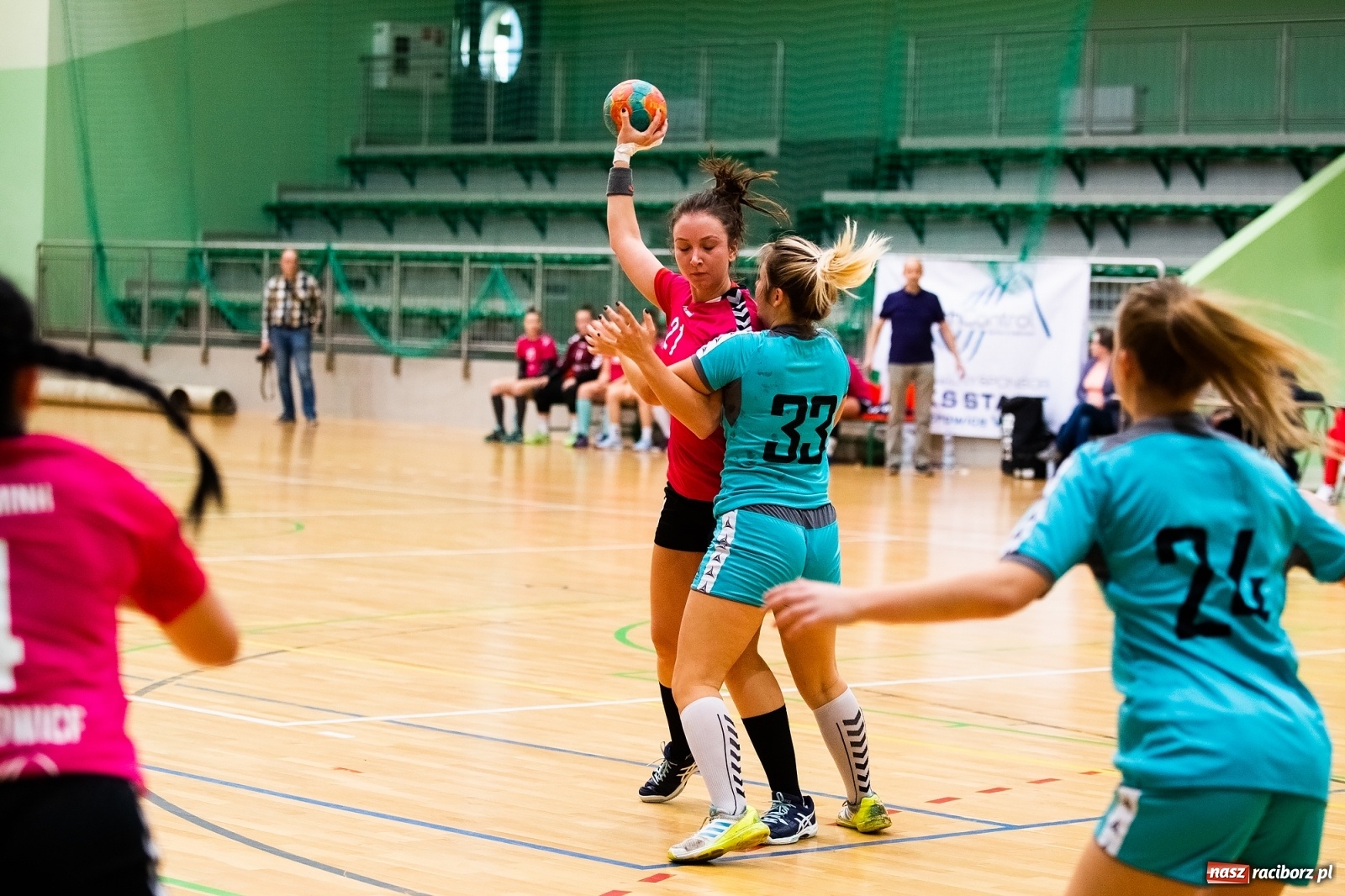 Zdjęcie w galerii na portalu naszraciborz.pl: Szczypiornistki Pietrowic lepsze od Michałkowic wiadomości z regionu