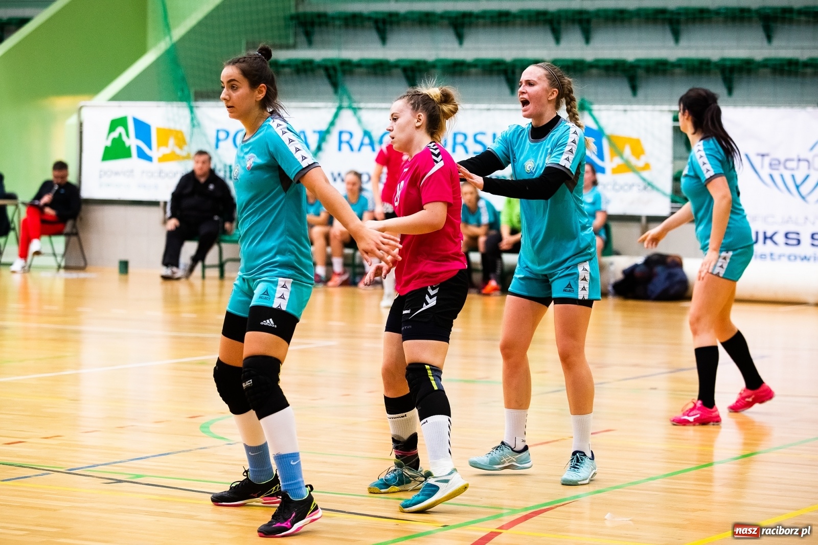 Zdjęcie w galerii na portalu naszraciborz.pl: Szczypiornistki Pietrowic lepsze od Michałkowic wiadomości z regionu