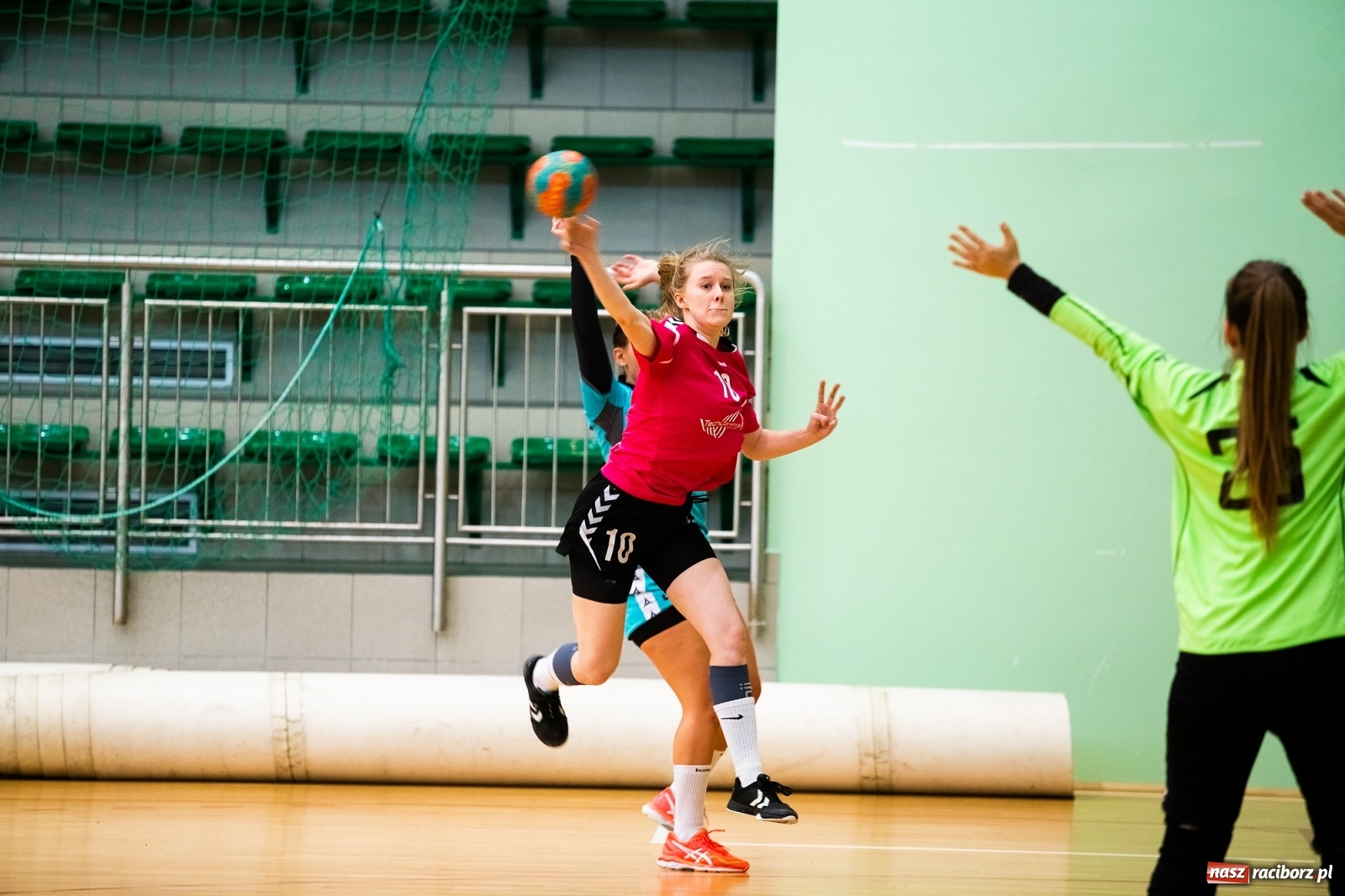 Zdjęcie w galerii na portalu naszraciborz.pl: Szczypiornistki Pietrowic lepsze od Michałkowic wiadomości z regionu