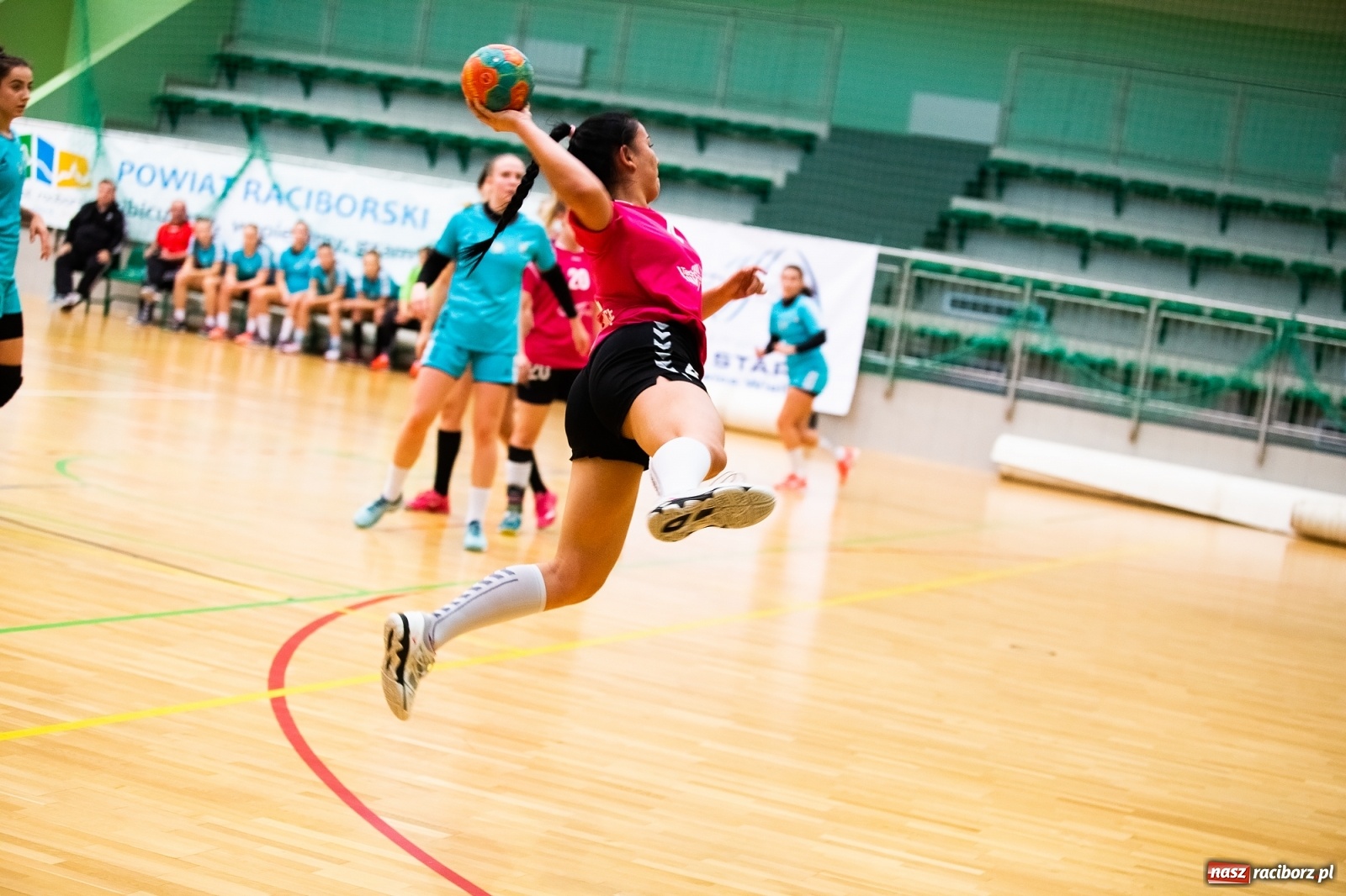 Zdjęcie w galerii na portalu naszraciborz.pl: Szczypiornistki Pietrowic lepsze od Michałkowic wiadomości z regionu