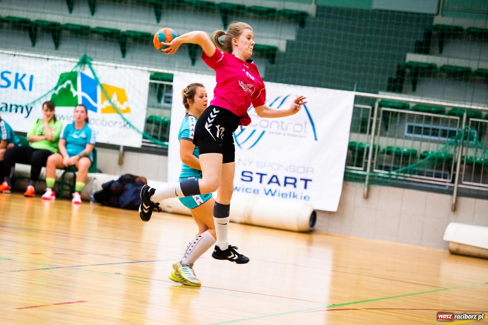 Zdjęcie w galerii na portalu naszraciborz.pl: Szczypiornistki Pietrowic lepsze od Michałkowic wiadomości z regionu