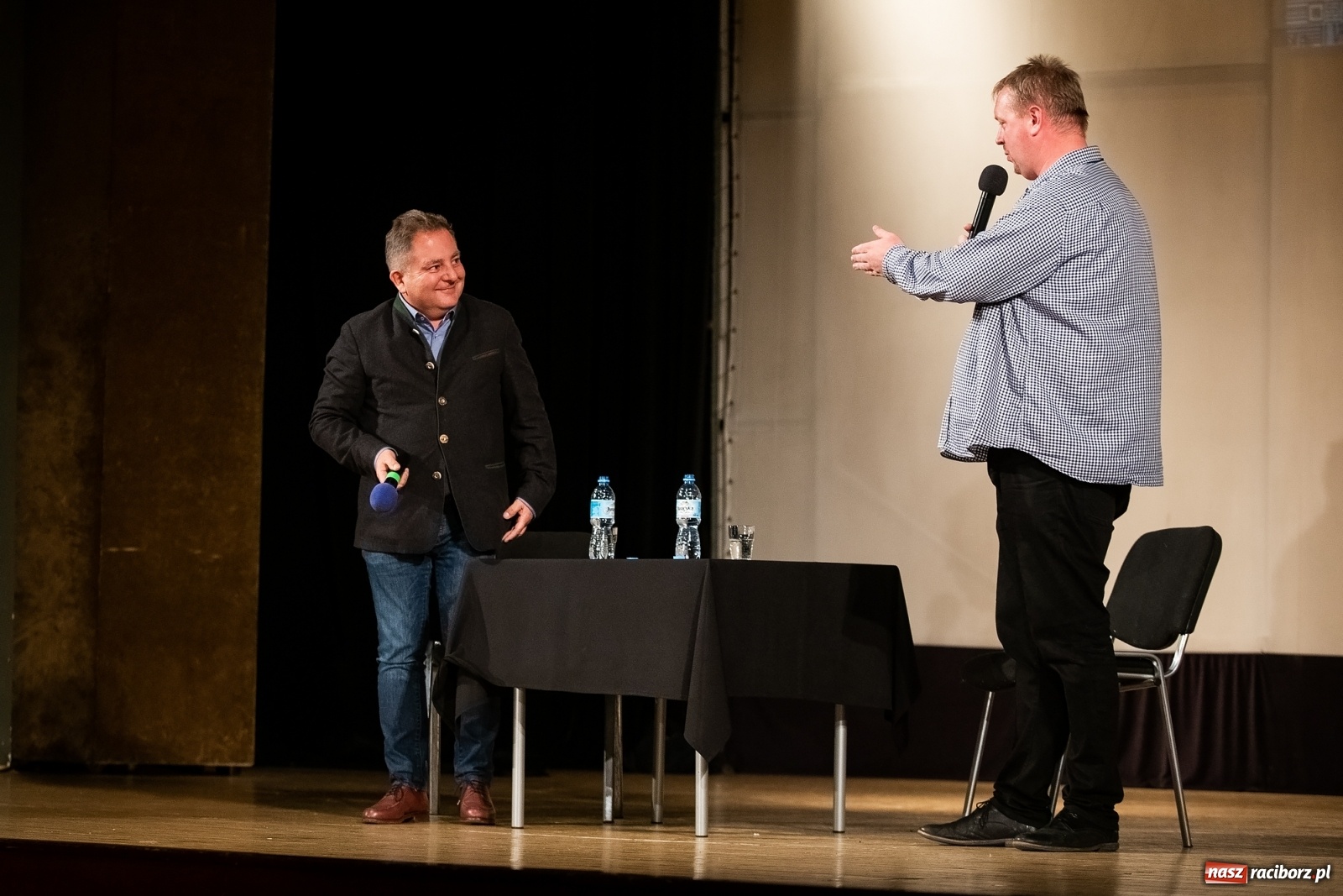 Zdjęcie w galerii na portalu naszraciborz.pl: Robert Makłowicz gościem specjalnym XVI Festiwalu Podróżniczego Wiatraki wiadomości z regionu