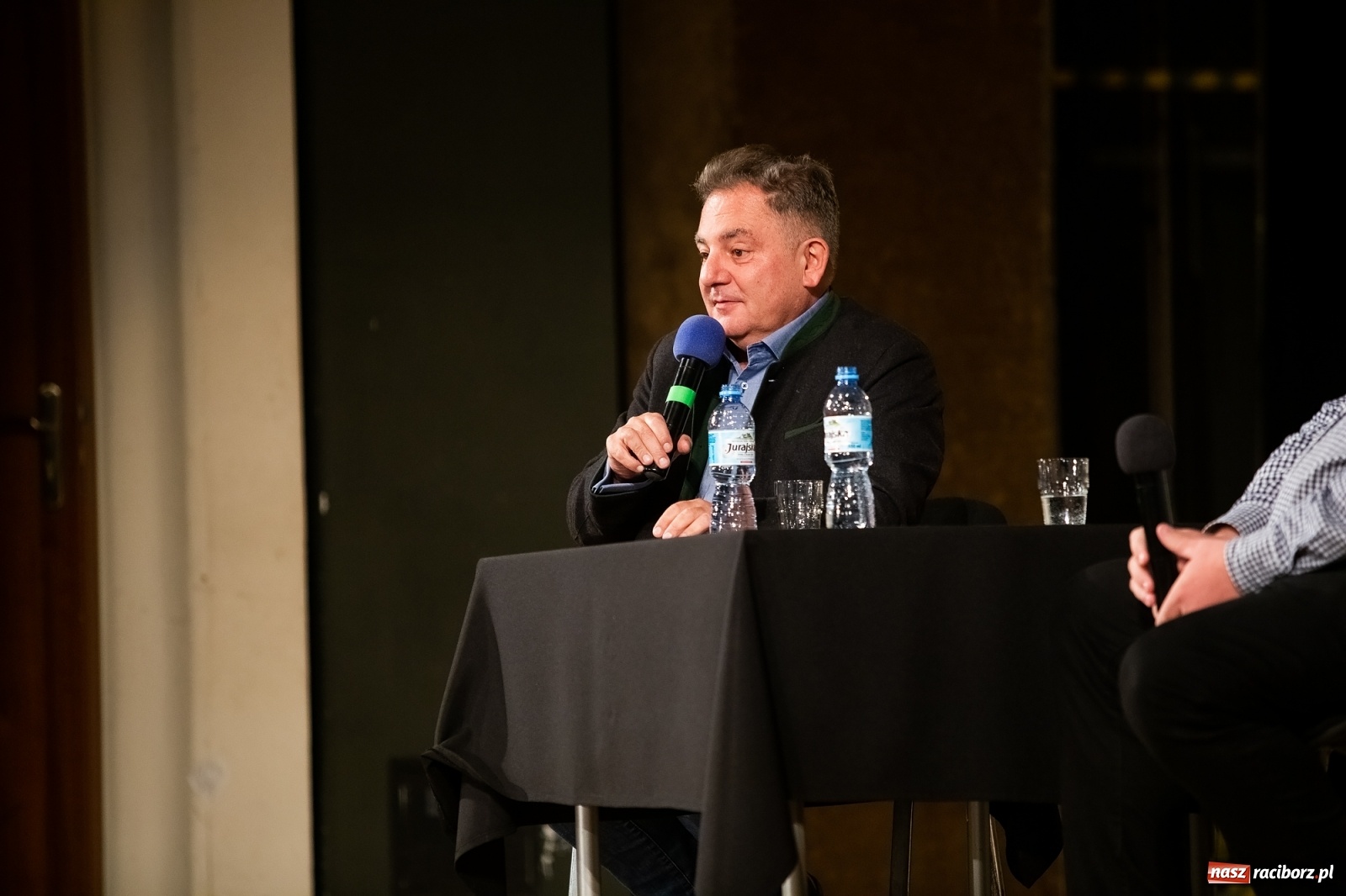 Zdjęcie w galerii na portalu naszraciborz.pl: Robert Makłowicz gościem specjalnym XVI Festiwalu Podróżniczego Wiatraki wiadomości z regionu