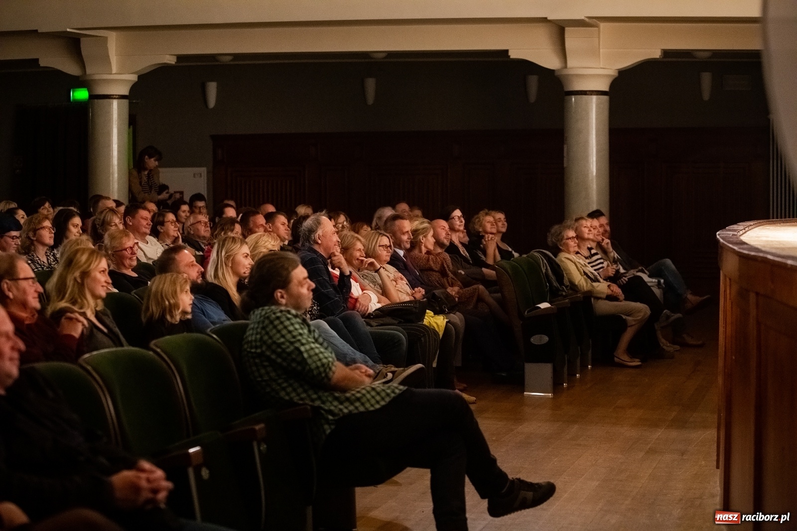 Zdjęcie w galerii na portalu naszraciborz.pl: Robert Makłowicz gościem specjalnym XVI Festiwalu Podróżniczego Wiatraki wiadomości z regionu
