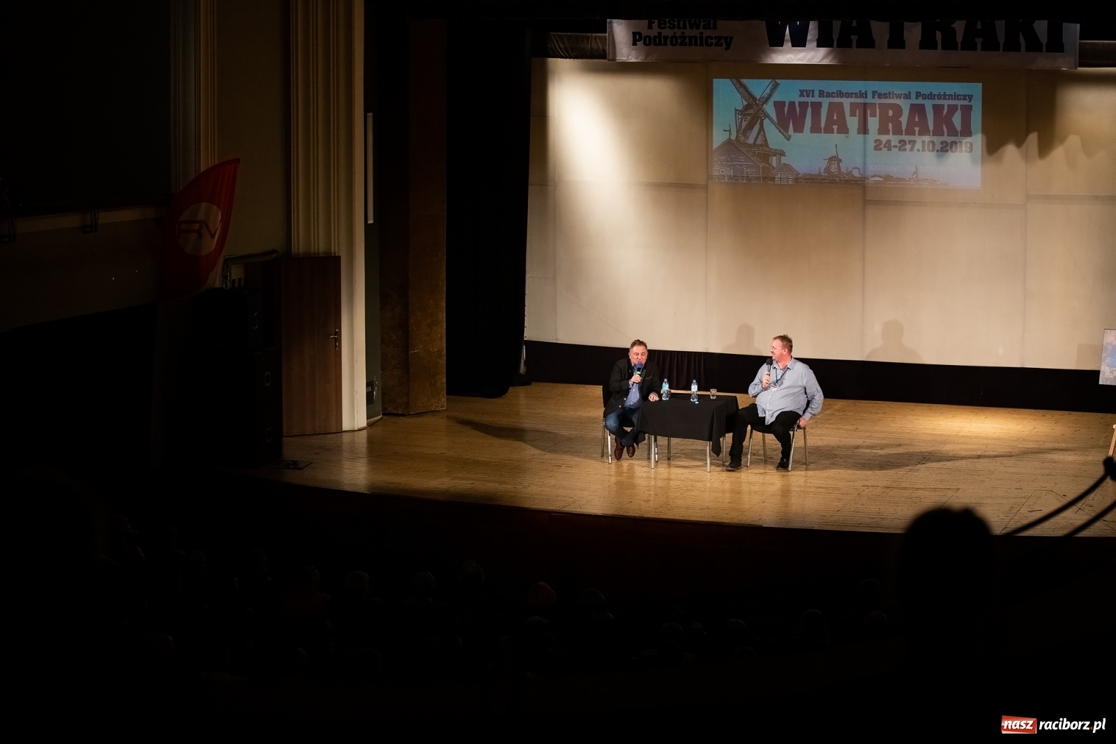 Zdjęcie w galerii na portalu naszraciborz.pl: Robert Makłowicz gościem specjalnym XVI Festiwalu Podróżniczego Wiatraki wiadomości z regionu