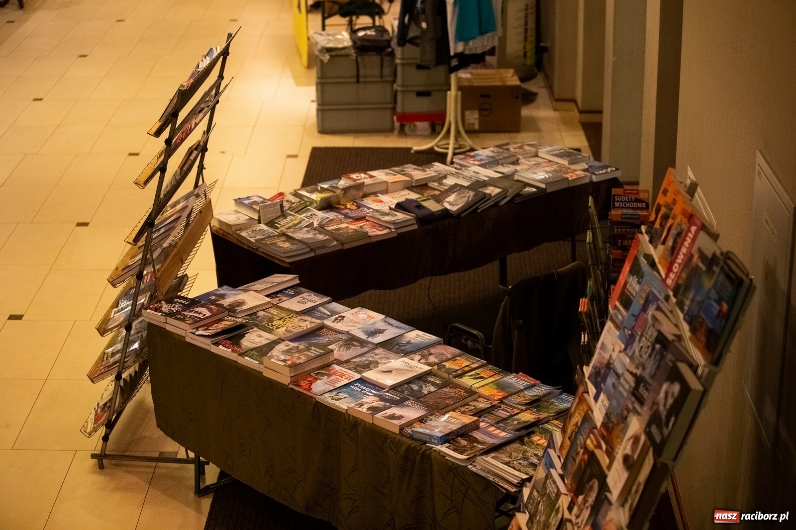 Zdjęcie w galerii na portalu naszraciborz.pl: Robert Makłowicz gościem specjalnym XVI Festiwalu Podróżniczego Wiatraki wiadomości z regionu