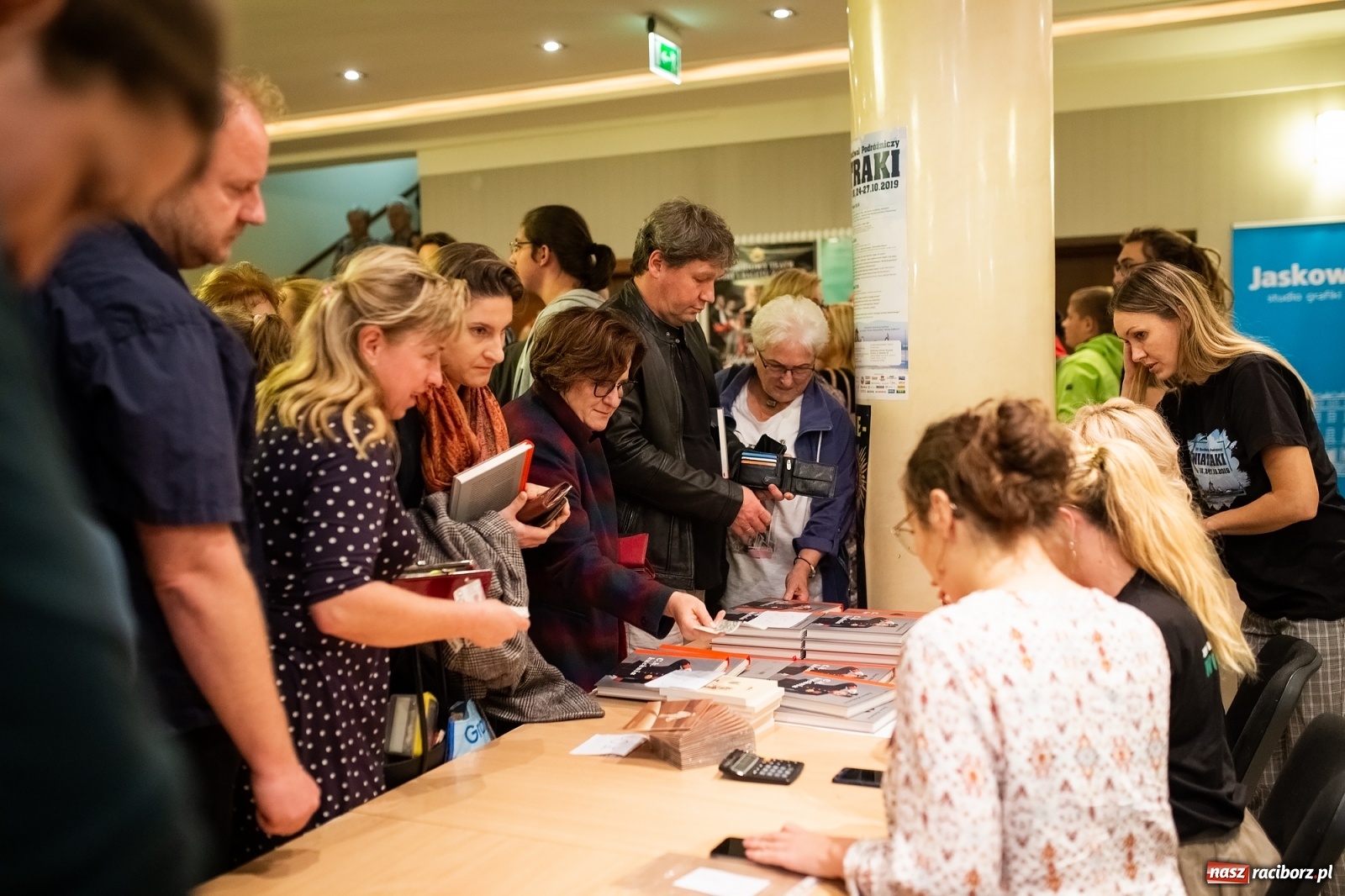 Zdjęcie w galerii na portalu naszraciborz.pl: Robert Makłowicz gościem specjalnym XVI Festiwalu Podróżniczego Wiatraki wiadomości z regionu