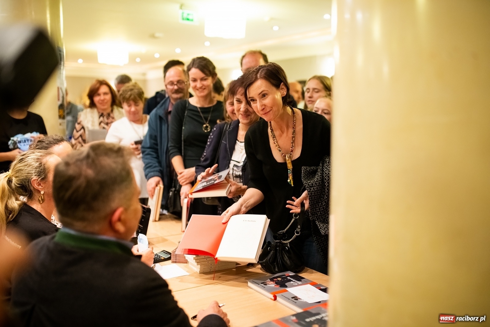 Zdjęcie w galerii na portalu naszraciborz.pl: Robert Makłowicz gościem specjalnym XVI Festiwalu Podróżniczego Wiatraki wiadomości z regionu