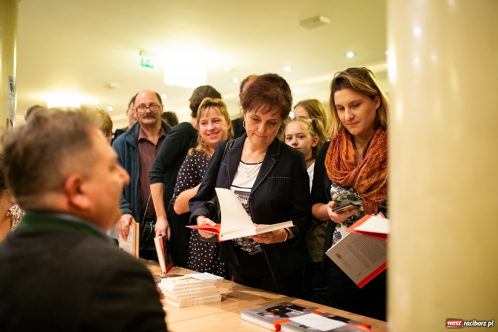 Zdjęcie w galerii na portalu naszraciborz.pl: Robert Makłowicz gościem specjalnym XVI Festiwalu Podróżniczego Wiatraki wiadomości z regionu