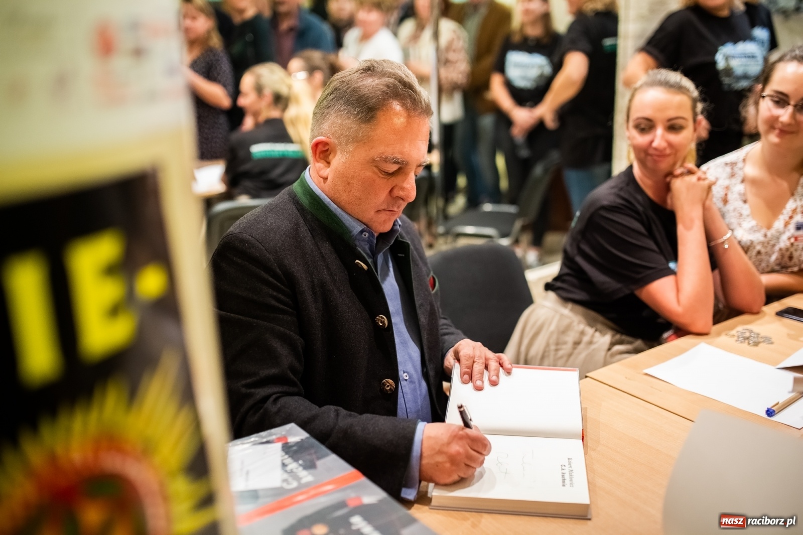 Zdjęcie w galerii na portalu naszraciborz.pl: Robert Makłowicz gościem specjalnym XVI Festiwalu Podróżniczego Wiatraki wiadomości z regionu