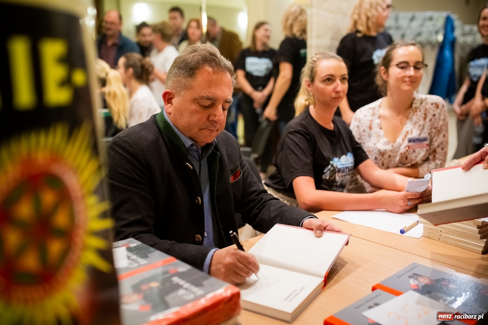 Zdjęcie w galerii na portalu naszraciborz.pl: Robert Makłowicz gościem specjalnym XVI Festiwalu Podróżniczego Wiatraki wiadomości z regionu