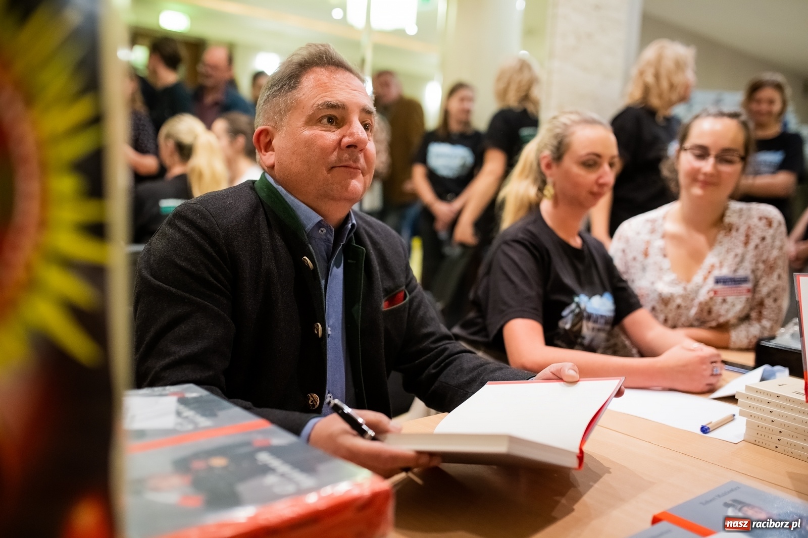 Zdjęcie w galerii na portalu naszraciborz.pl: Robert Makłowicz gościem specjalnym XVI Festiwalu Podróżniczego Wiatraki wiadomości z regionu