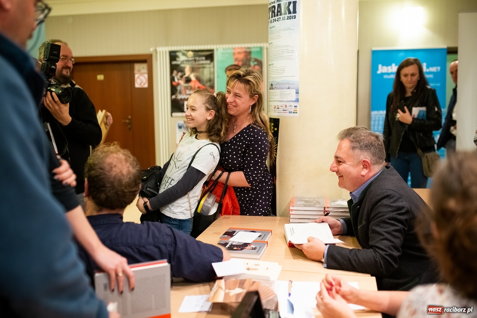 Zdjęcie w galerii na portalu naszraciborz.pl: Robert Makłowicz gościem specjalnym XVI Festiwalu Podróżniczego Wiatraki wiadomości z regionu