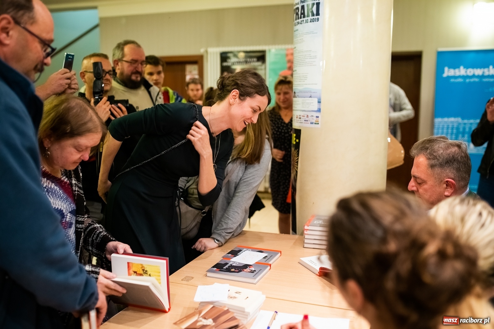 Zdjęcie w galerii na portalu naszraciborz.pl: Robert Makłowicz gościem specjalnym XVI Festiwalu Podróżniczego Wiatraki wiadomości z regionu