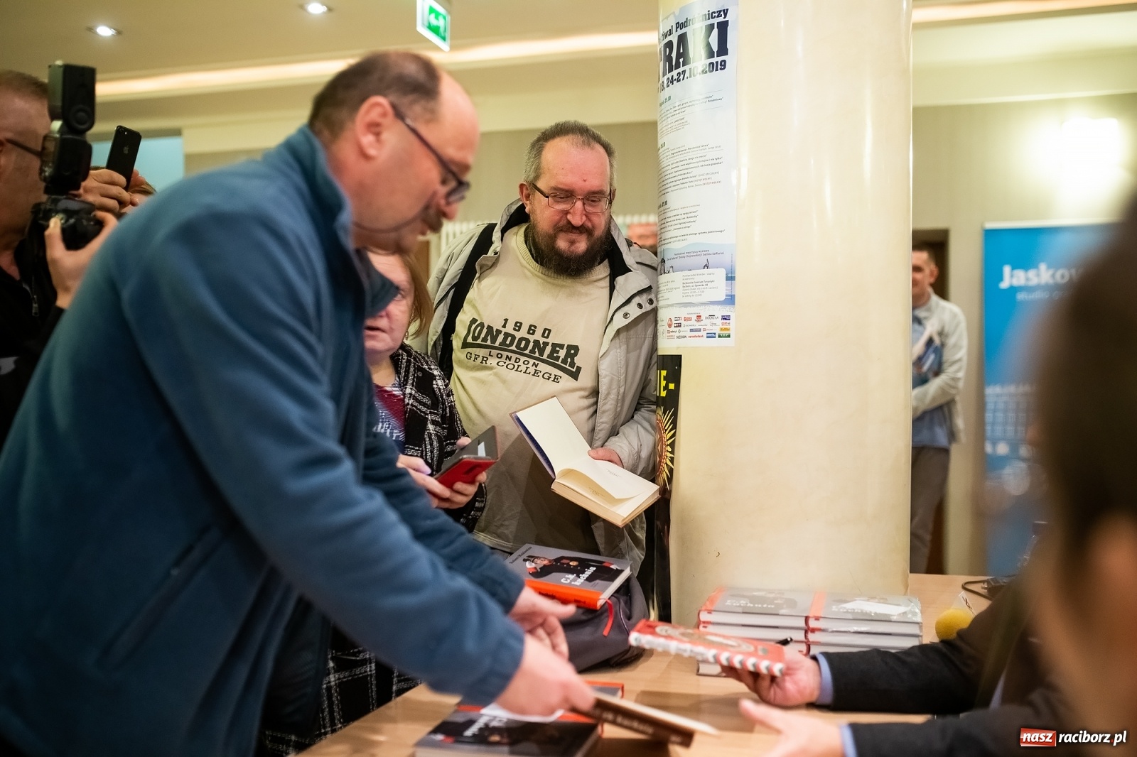 Zdjęcie w galerii na portalu naszraciborz.pl: Robert Makłowicz gościem specjalnym XVI Festiwalu Podróżniczego Wiatraki wiadomości z regionu