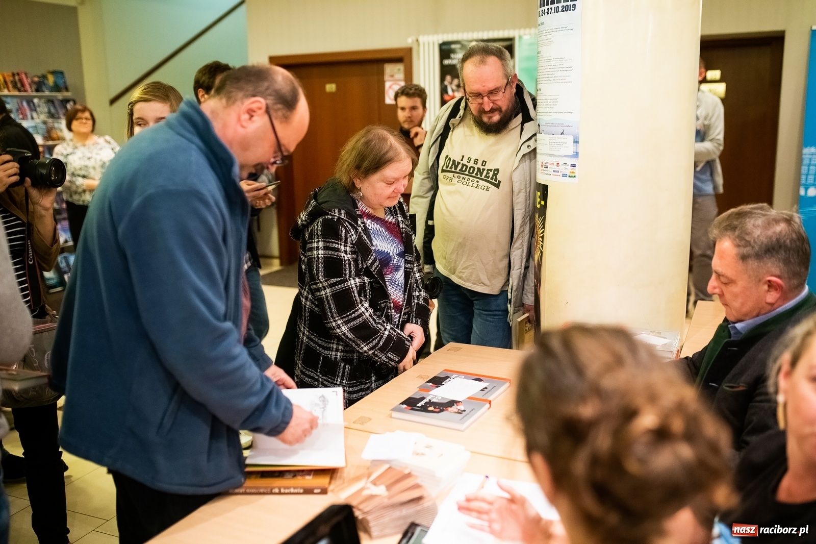 Zdjęcie w galerii na portalu naszraciborz.pl: Robert Makłowicz gościem specjalnym XVI Festiwalu Podróżniczego Wiatraki wiadomości z regionu