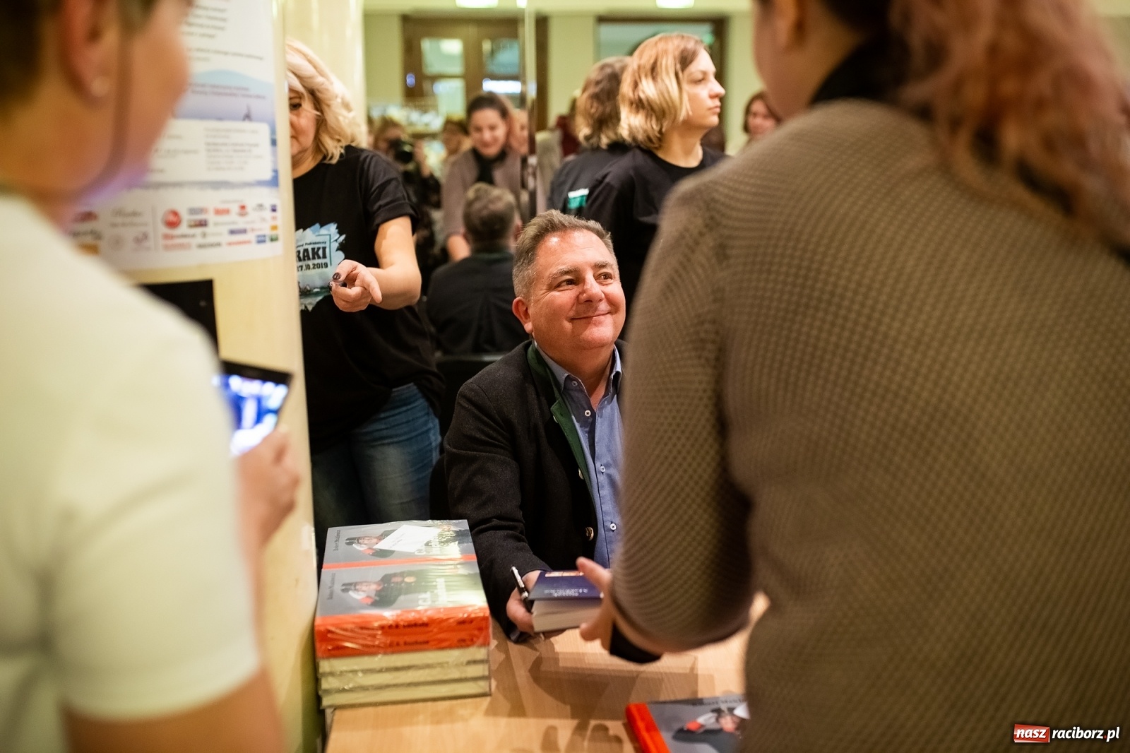 Zdjęcie w galerii na portalu naszraciborz.pl: Robert Makłowicz gościem specjalnym XVI Festiwalu Podróżniczego Wiatraki wiadomości z regionu