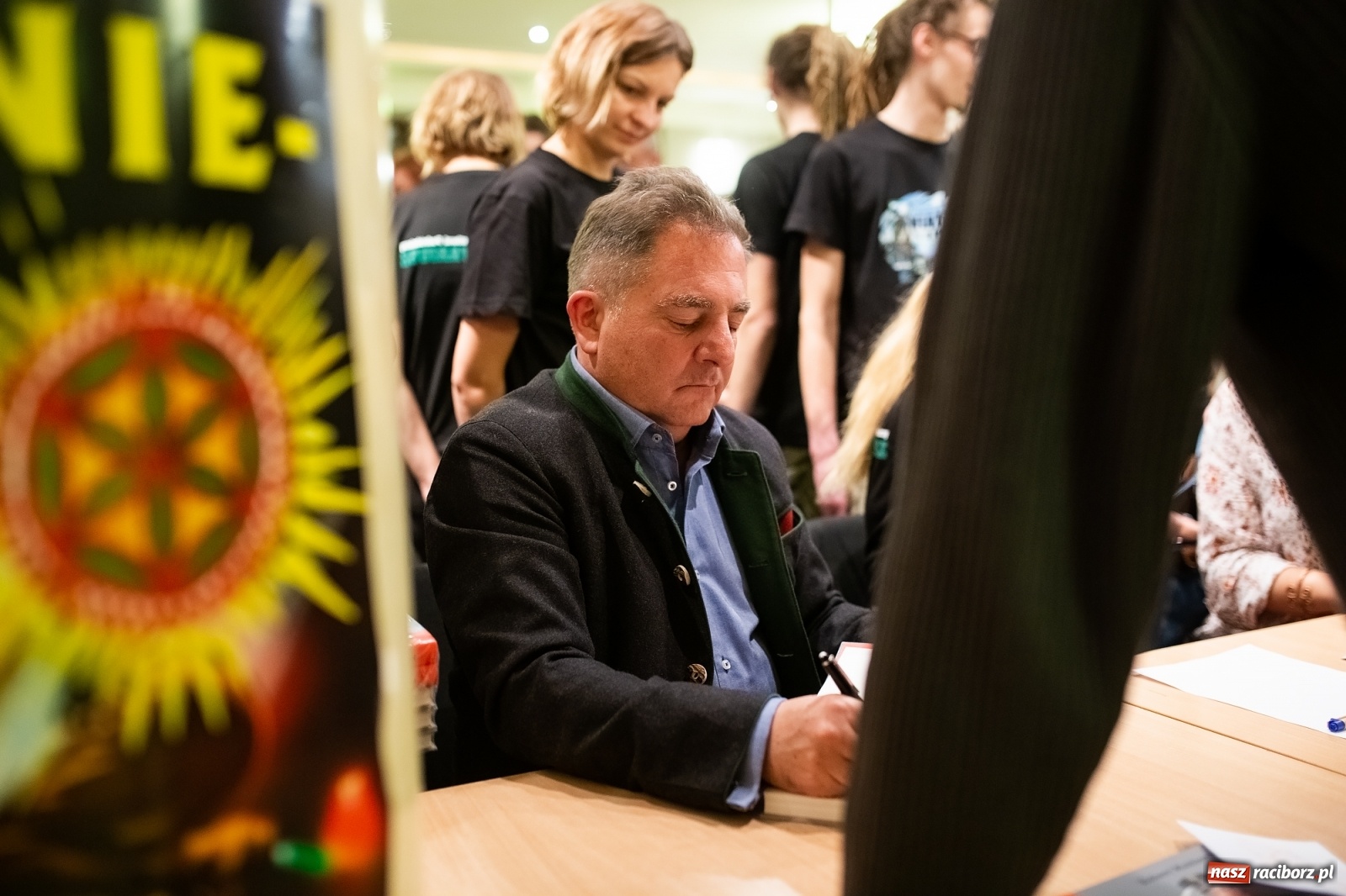 Zdjęcie w galerii na portalu naszraciborz.pl: Robert Makłowicz gościem specjalnym XVI Festiwalu Podróżniczego Wiatraki wiadomości z regionu