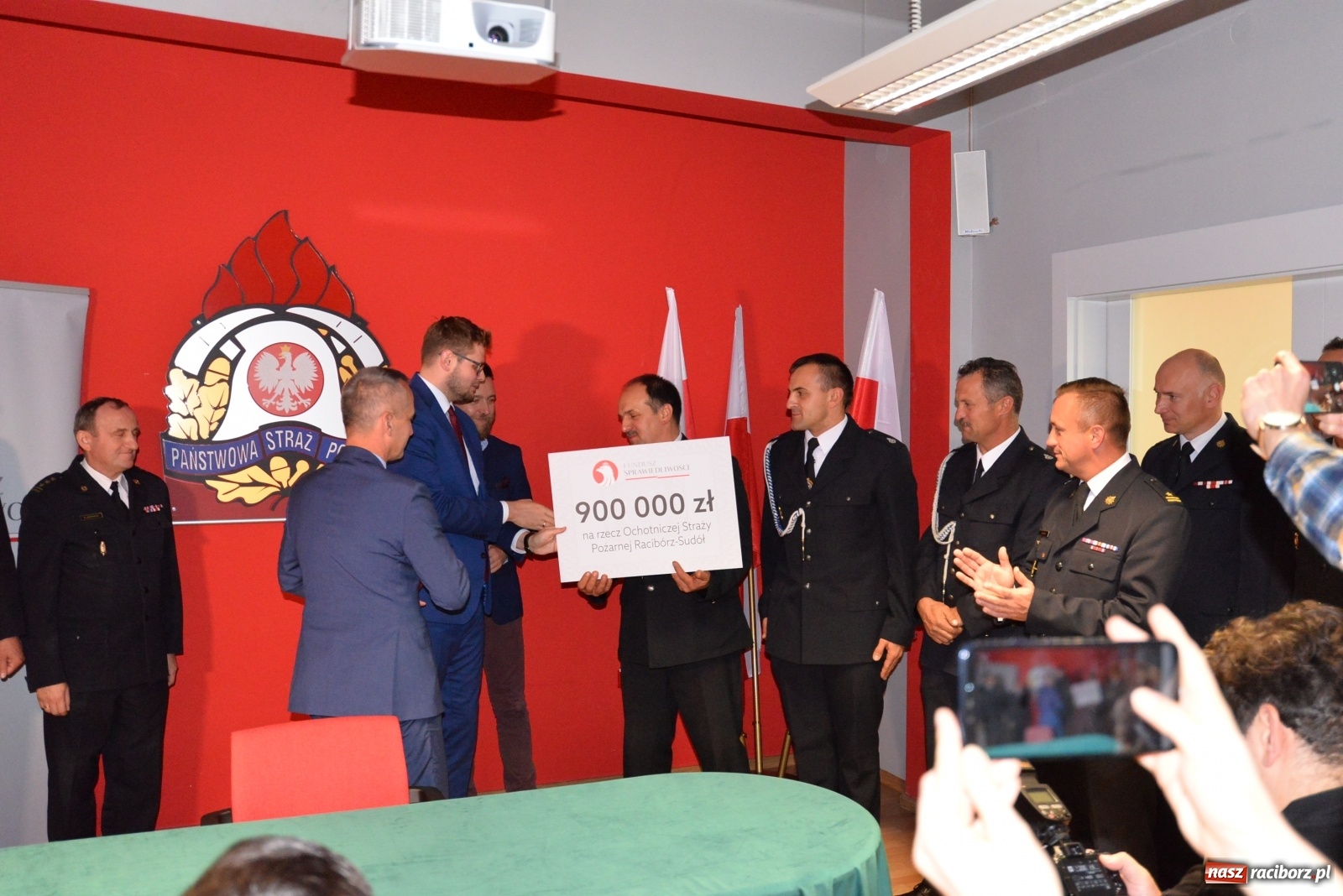 Zdjęcie w galerii na portalu naszraciborz.pl: OSP Racibórz Sudół ma pieniądze na nowy ciężki wóz bojowy wiadomości z regionu