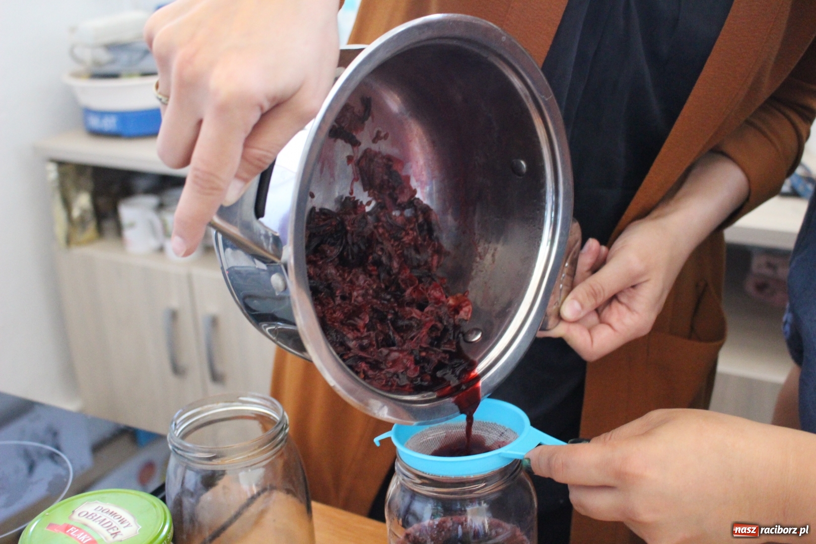 Zdjęcie w galerii na portalu naszraciborz.pl: Warsztaty tworzenia kosmetyków w GCK Nędza wiadomości z regionu