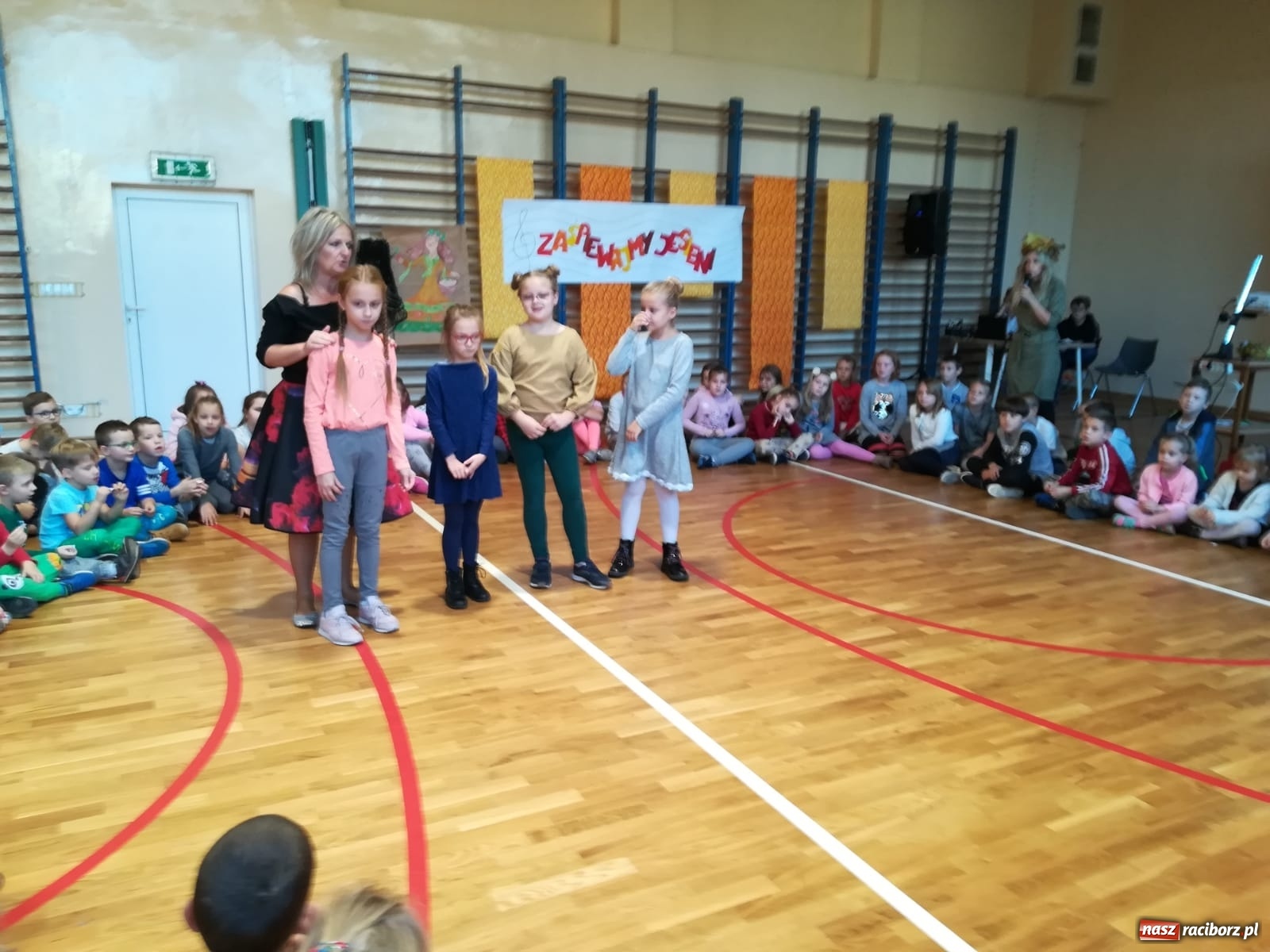 Zdjęcie w galerii na portalu naszraciborz.pl: Przyszli uczniowie SP4 zaśpiewali jesieni wiadomości z regionu