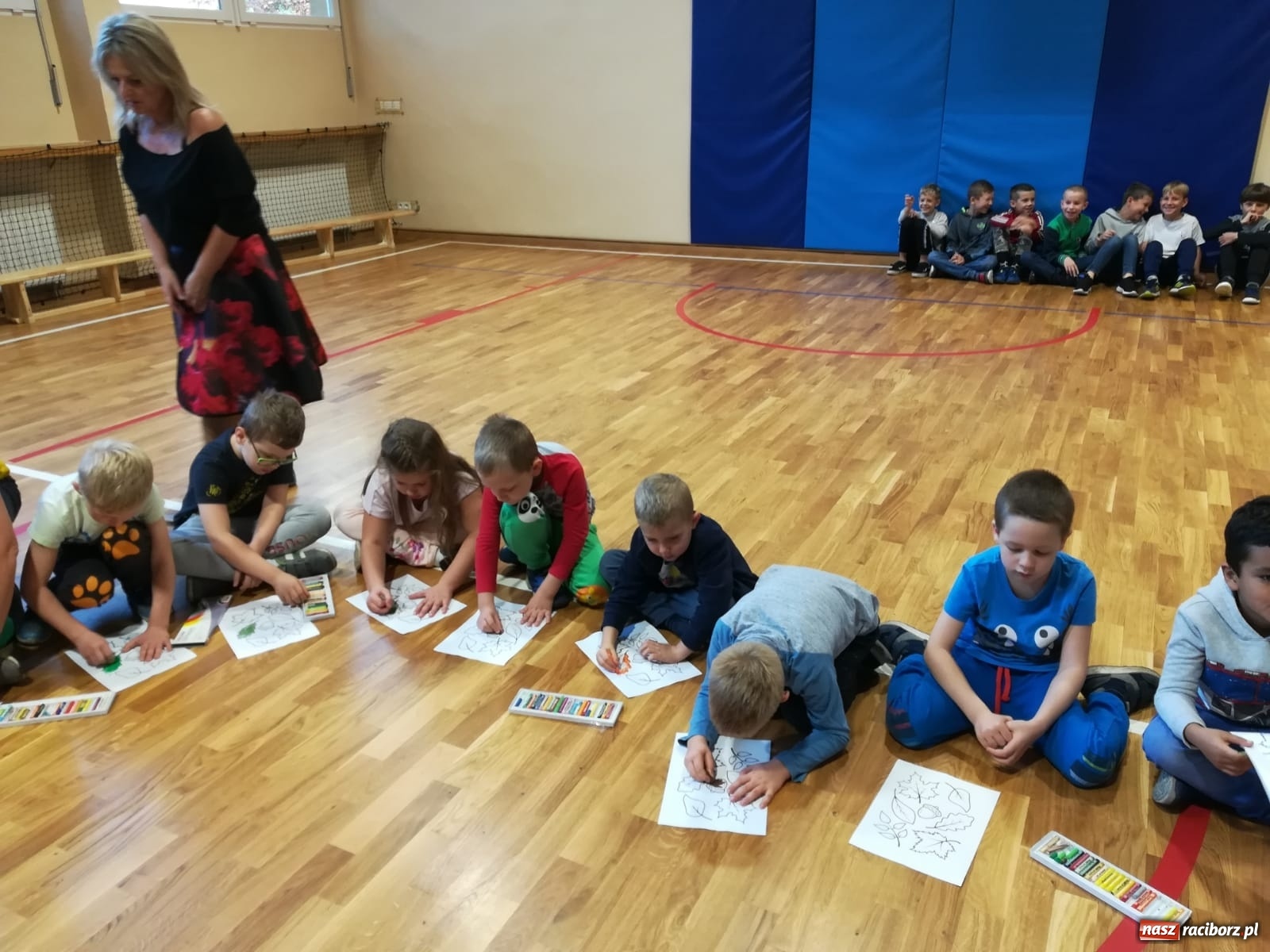 Zdjęcie w galerii na portalu naszraciborz.pl: Przyszli uczniowie SP4 zaśpiewali jesieni wiadomości z regionu