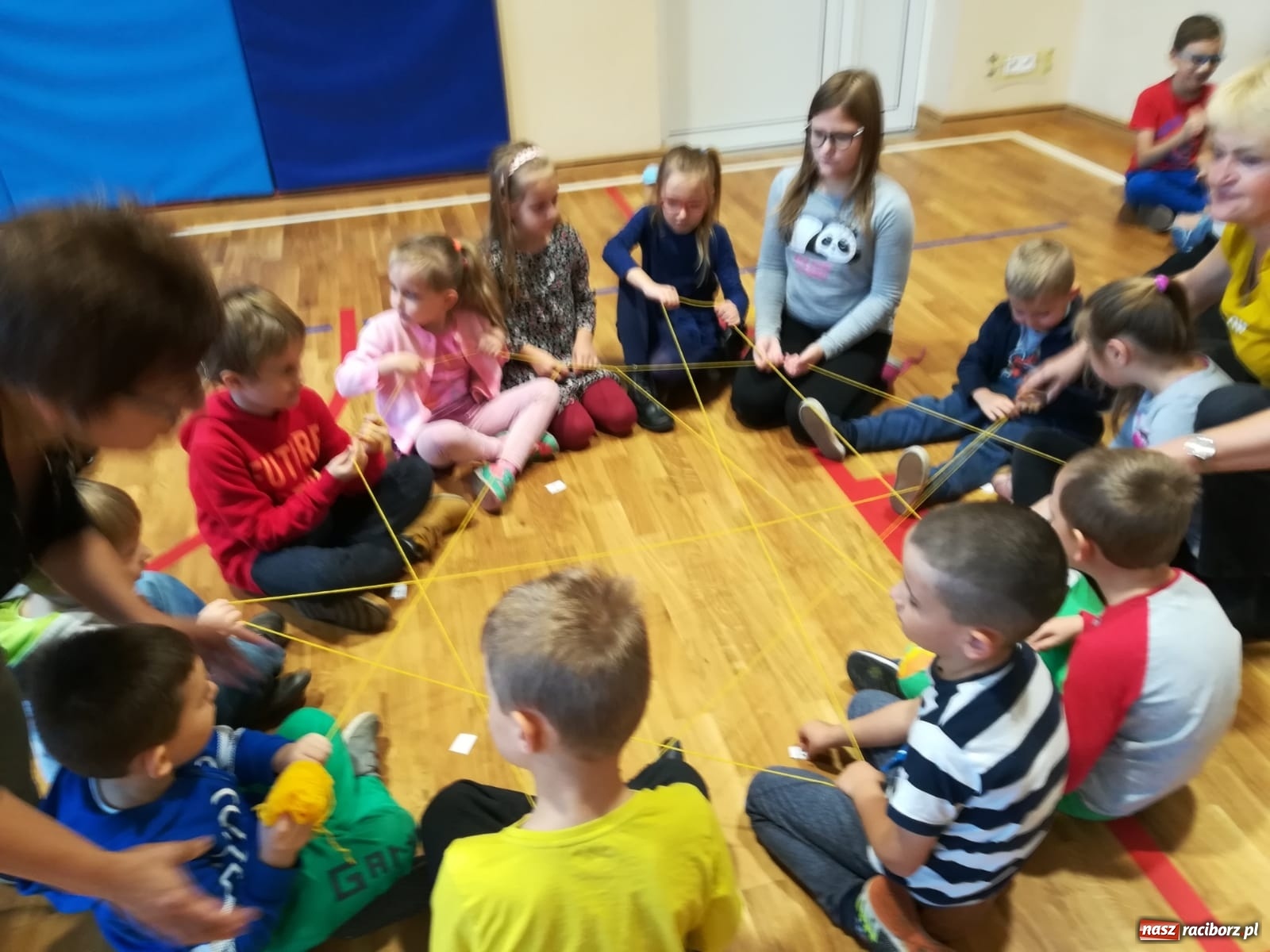 Zdjęcie w galerii na portalu naszraciborz.pl: Przyszli uczniowie SP4 zaśpiewali jesieni wiadomości z regionu