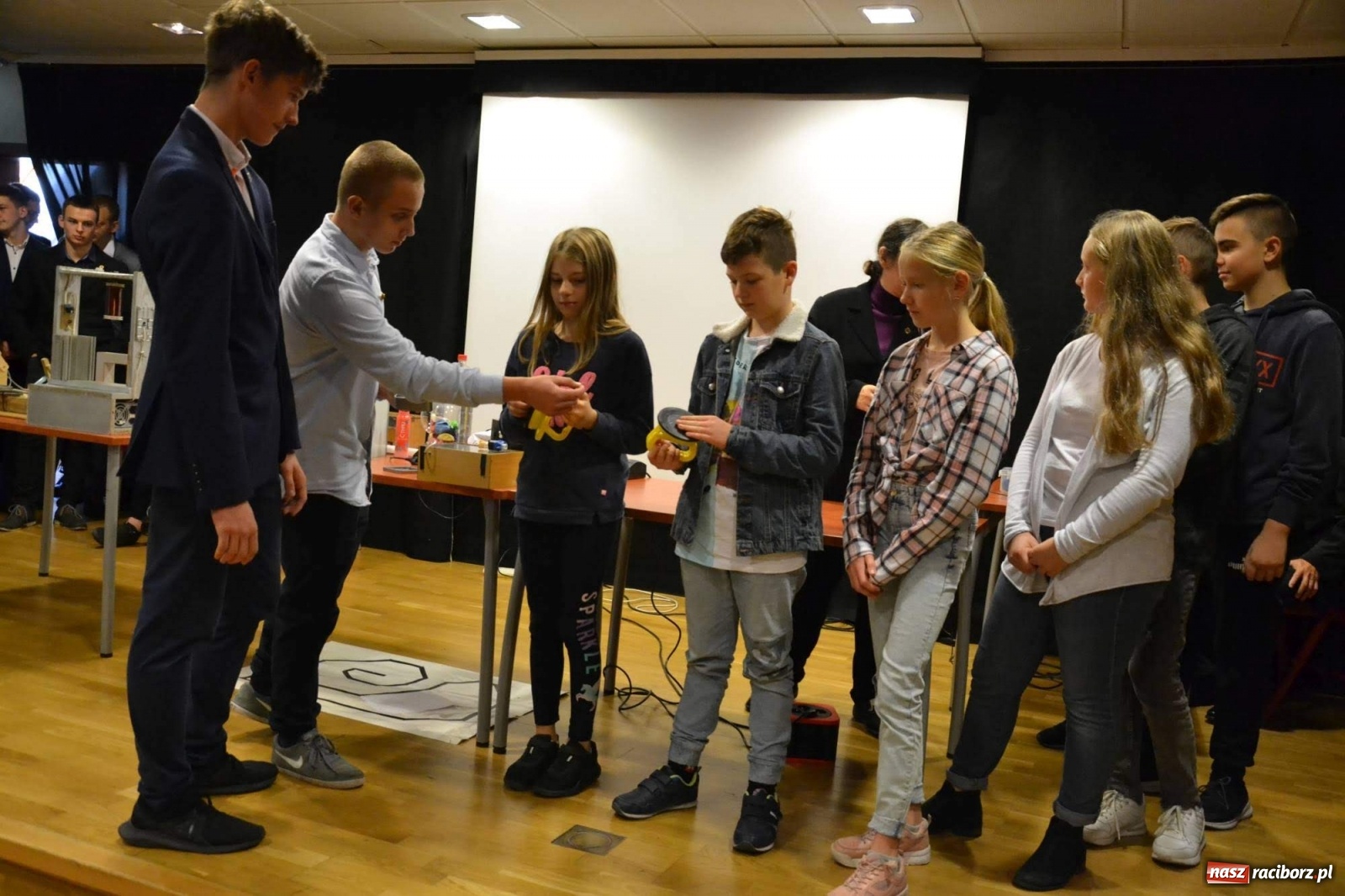 Zdjęcie w galerii na portalu naszraciborz.pl: Na zamku odbył się Festiwal Nauki 2019  wiadomości z regionu