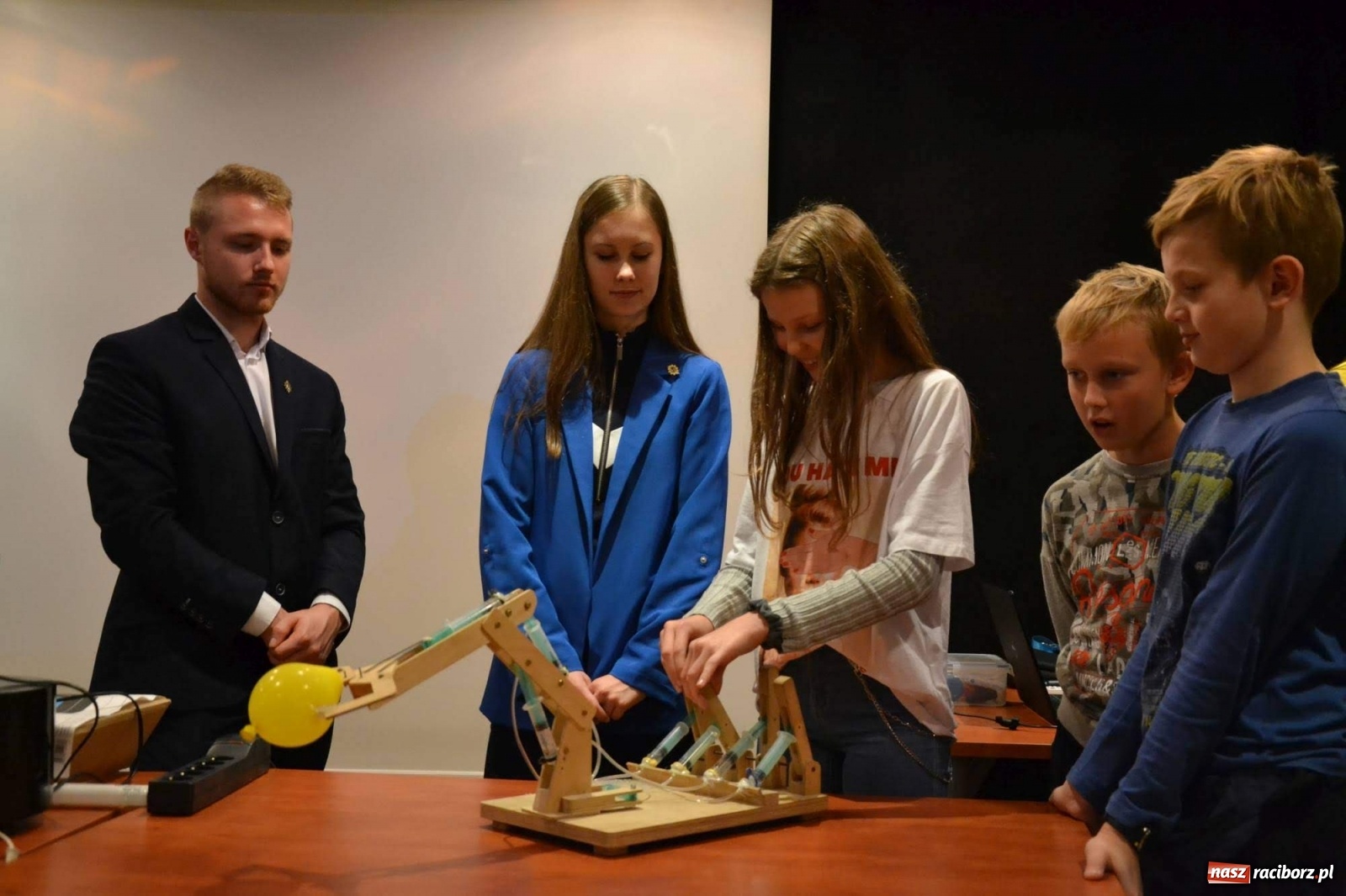 Zdjęcie w galerii na portalu naszraciborz.pl: Na zamku odbył się Festiwal Nauki 2019  wiadomości z regionu