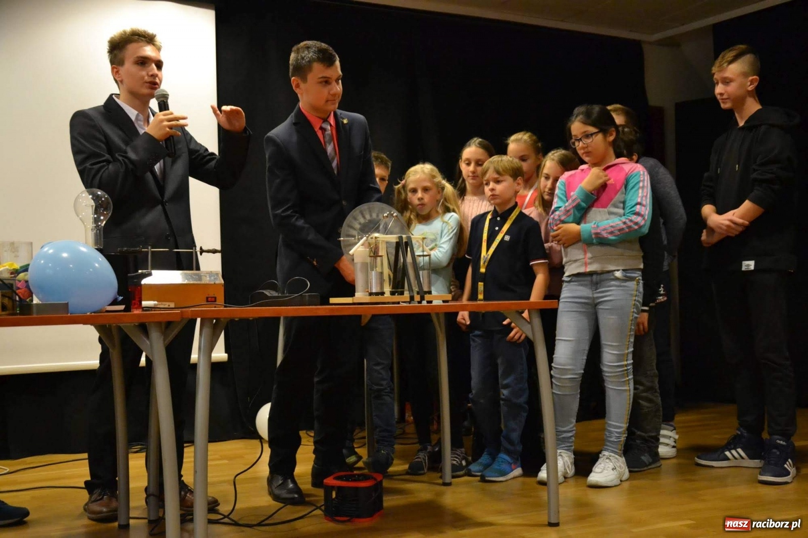 Zdjęcie w galerii na portalu naszraciborz.pl: Na zamku odbył się Festiwal Nauki 2019  wiadomości z regionu