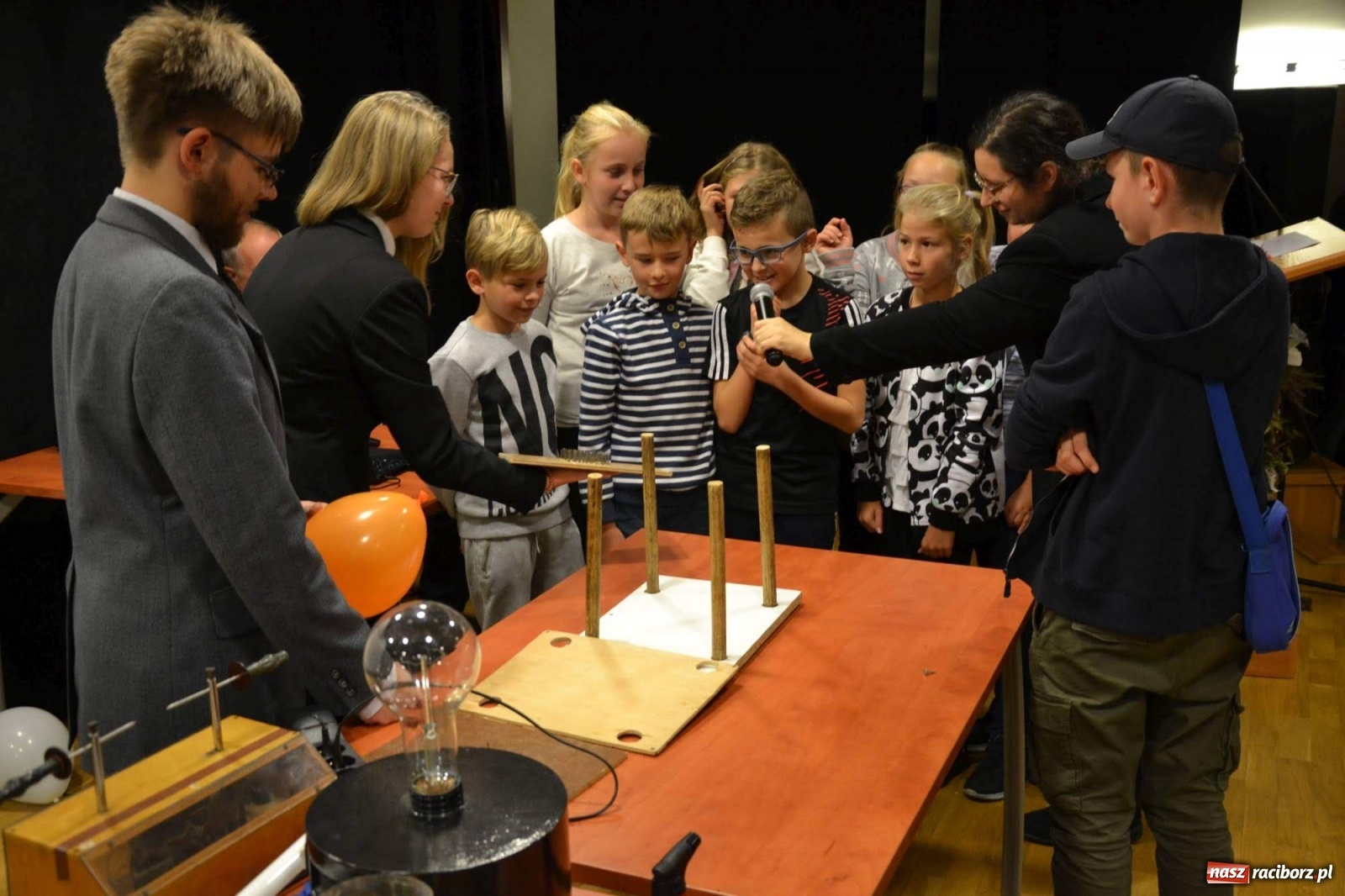 Zdjęcie w galerii na portalu naszraciborz.pl: Na zamku odbył się Festiwal Nauki 2019  wiadomości z regionu