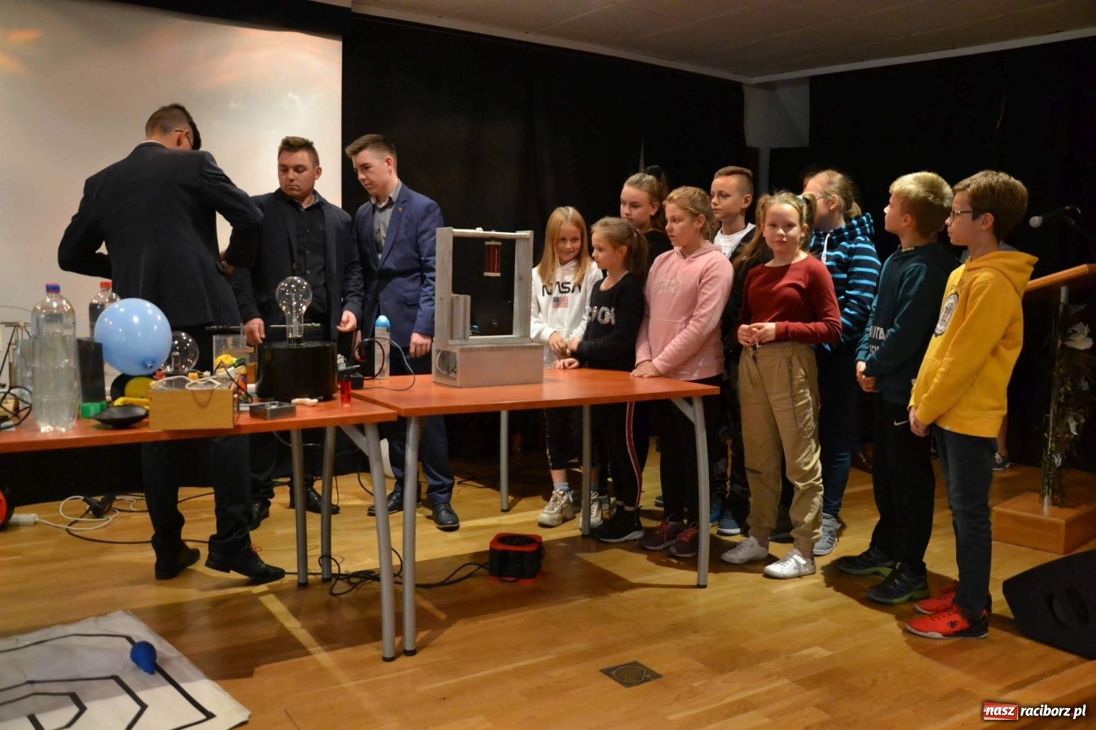 Zdjęcie w galerii na portalu naszraciborz.pl: Na zamku odbył się Festiwal Nauki 2019  wiadomości z regionu