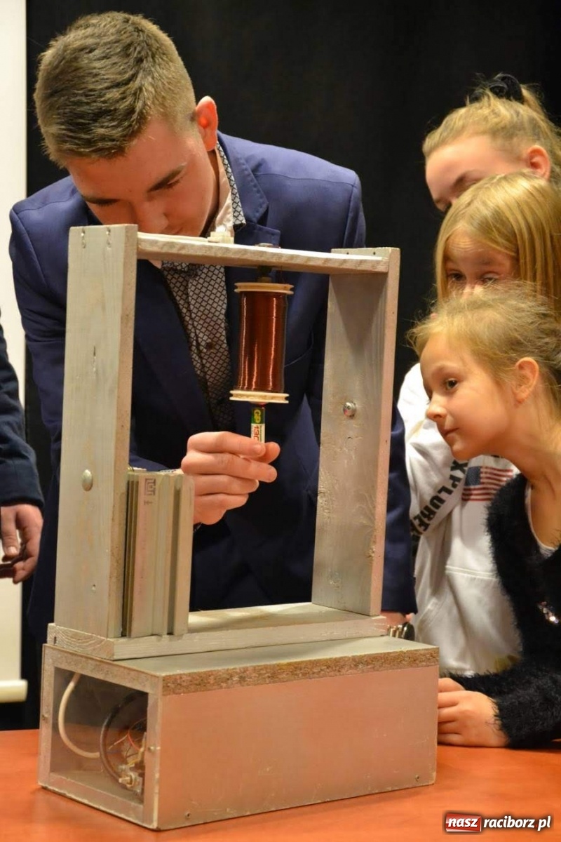 Zdjęcie w galerii na portalu naszraciborz.pl: Na zamku odbył się Festiwal Nauki 2019  wiadomości z regionu