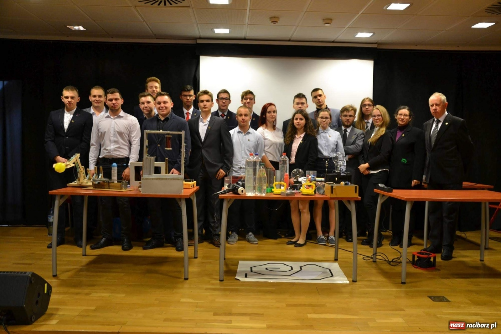 Zdjęcie w galerii na portalu naszraciborz.pl: Na zamku odbył się Festiwal Nauki 2019  wiadomości z regionu