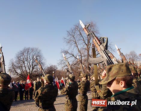 Zdjęcie w galerii na portalu naszraciborz.pl: Słoneczne obchody listopadowego święta wiadomości z regionu