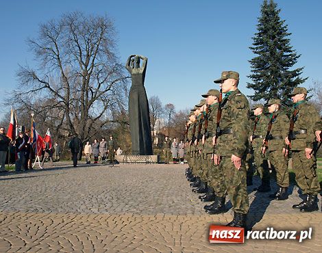 Zdjęcie w galerii na portalu naszraciborz.pl: Słoneczne obchody listopadowego święta wiadomości z regionu