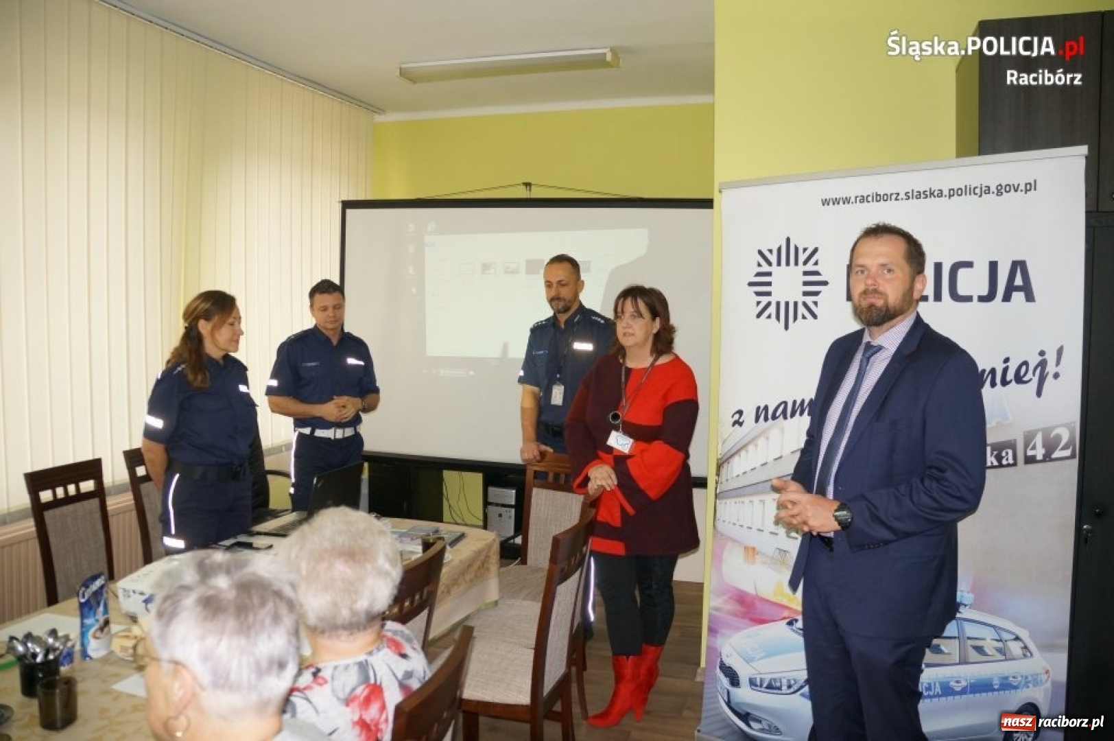 Zdjęcie w galerii na portalu naszraciborz.pl: Seniorzy z Krzanowic debatowali o bezpieczeństwie wiadomości z regionu