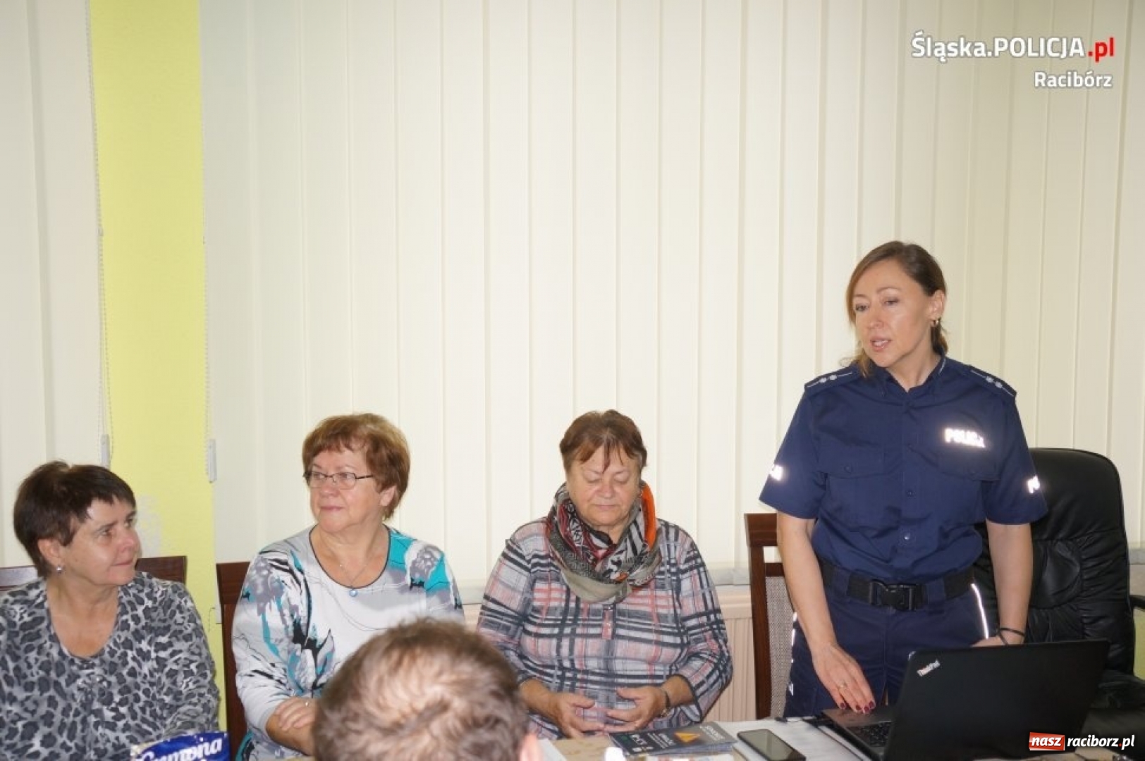 Zdjęcie w galerii na portalu naszraciborz.pl: Seniorzy z Krzanowic debatowali o bezpieczeństwie wiadomości z regionu